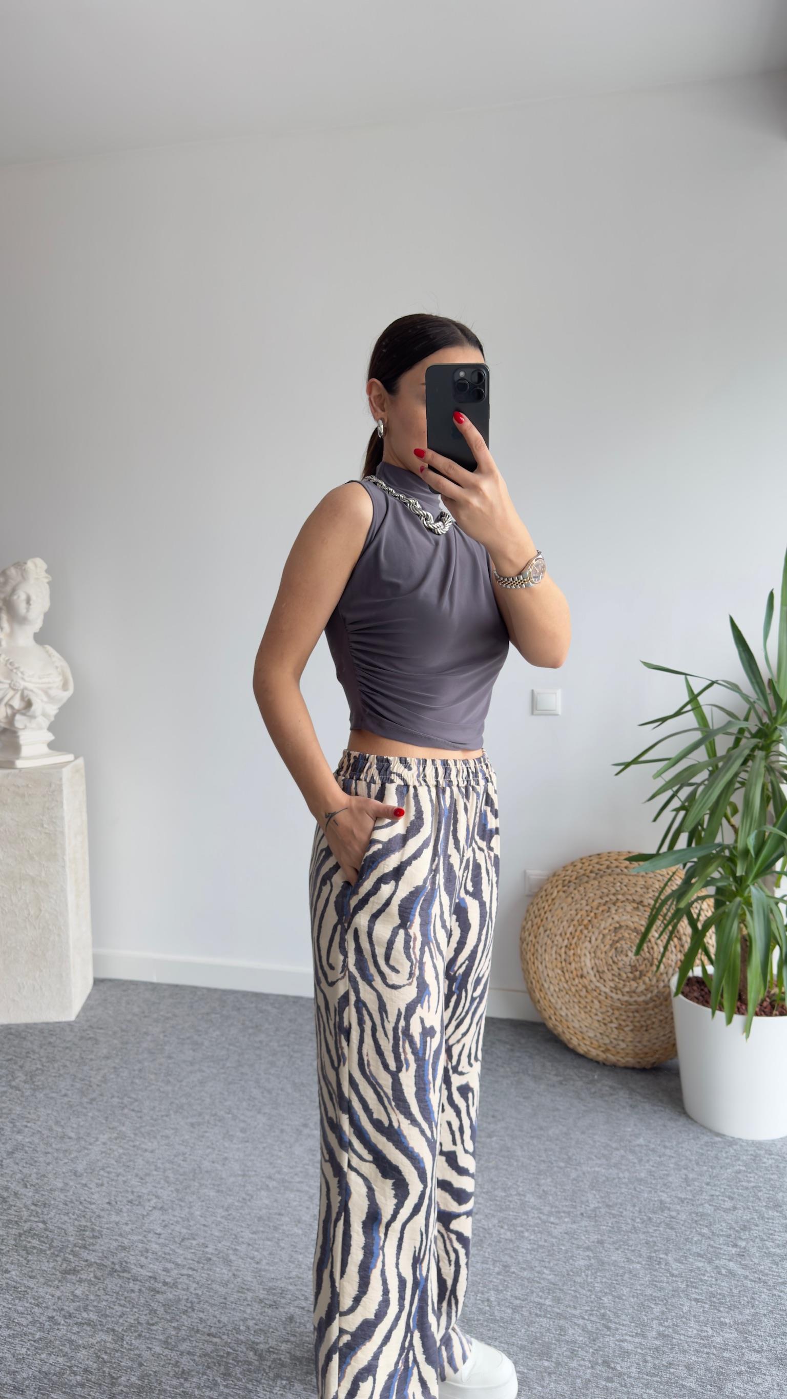 Kolsuz Gri Büzgülü Bluz