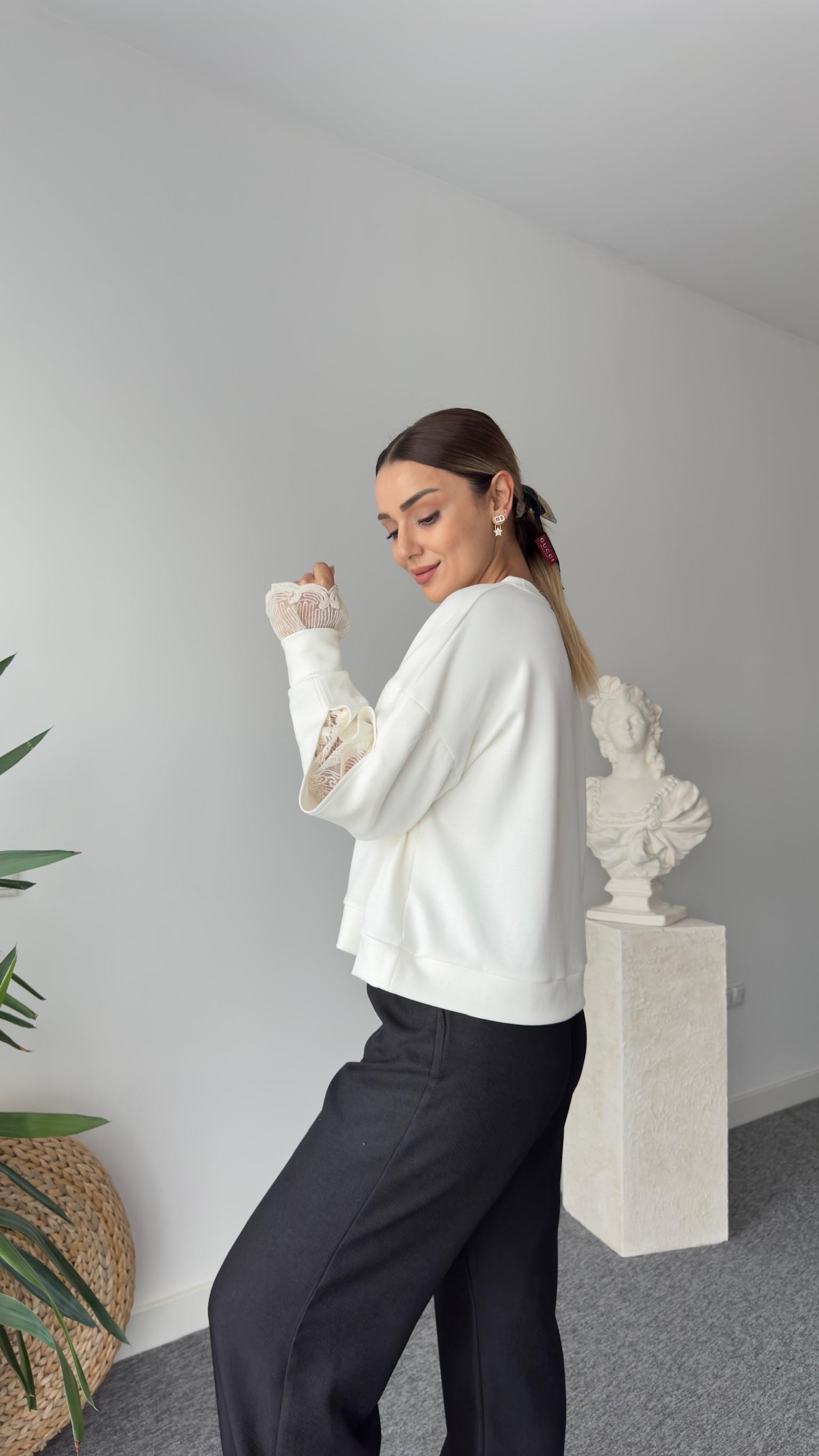 Kollar Güpür Detaylı Beyaz Modal Sweat