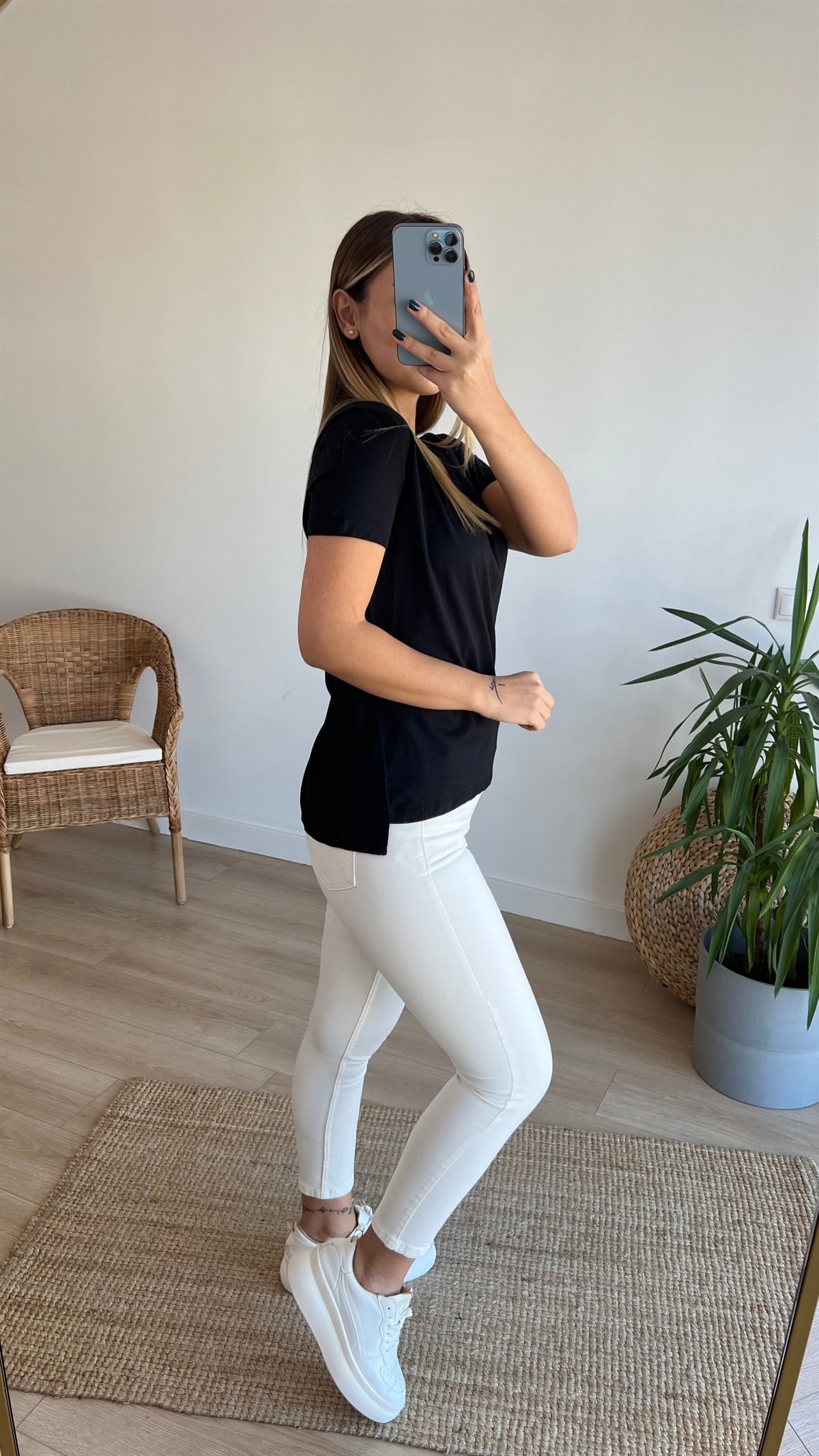 Pamuklu V Yaka Siyah Basic Tshirt