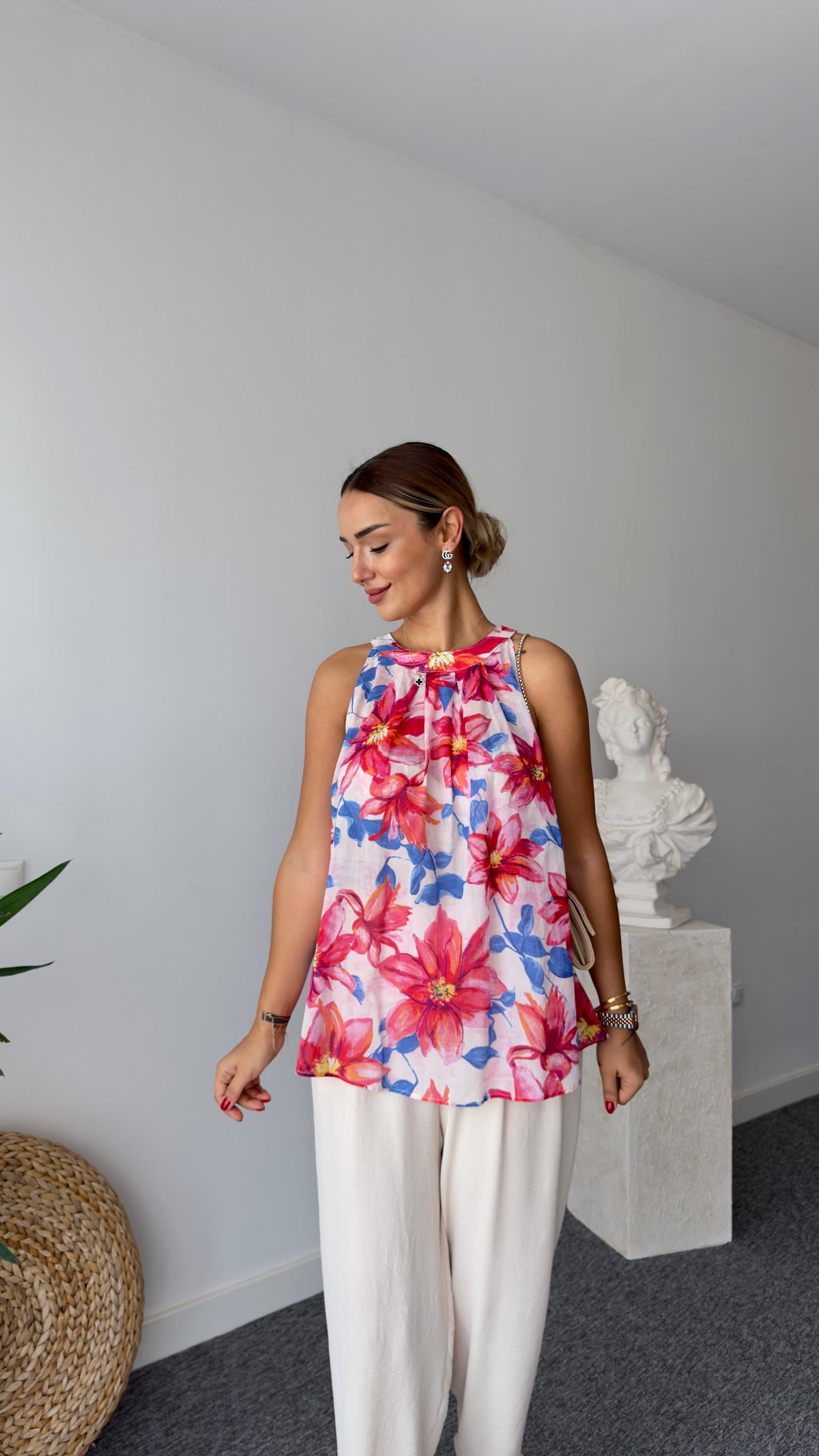 Renkli Çiçek Desen Kolsuz Bluz