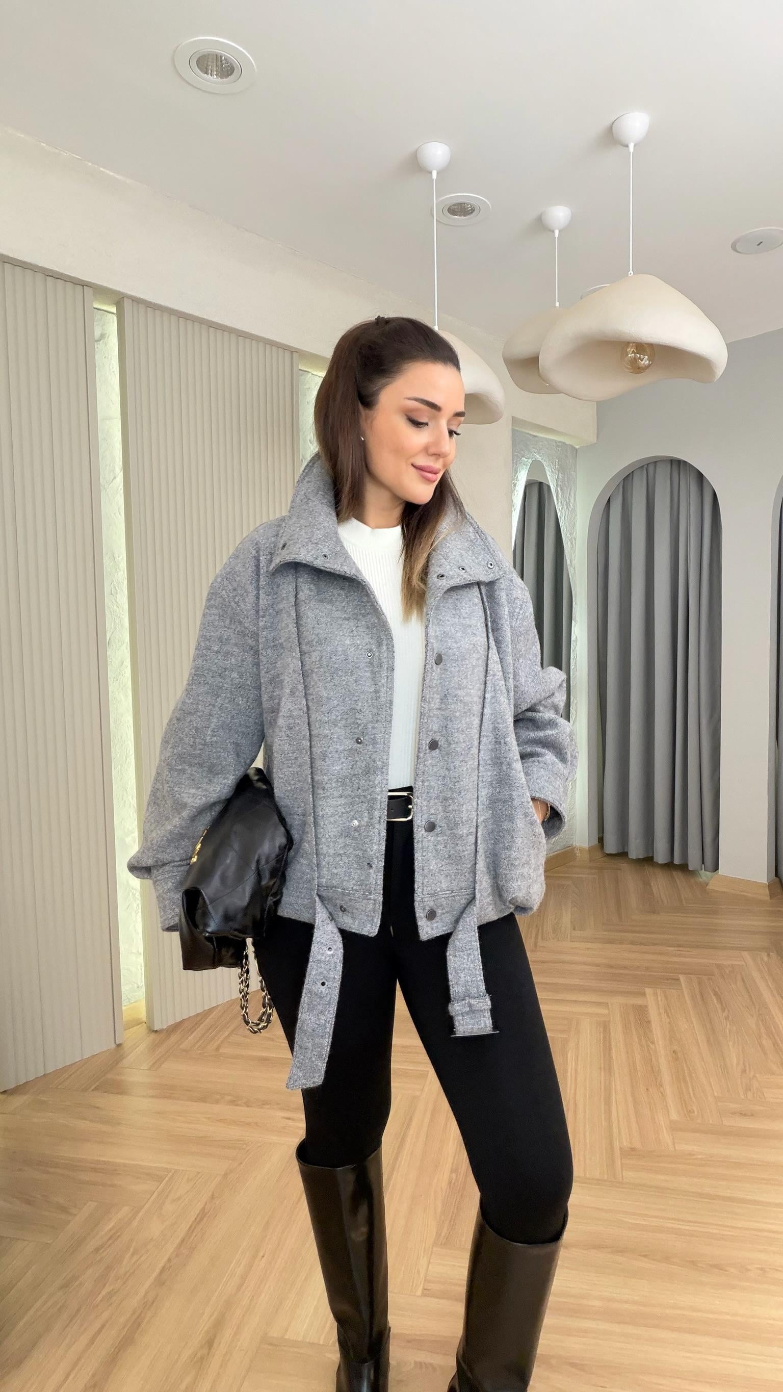 Gri Pile Detaylı Kaşe Mont