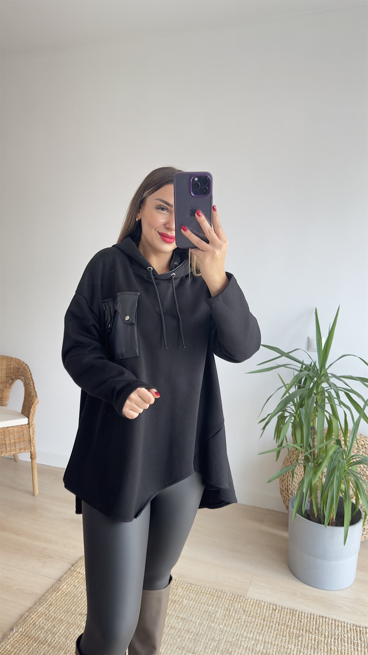Deri Cep Detaylı Asimetrik Siyah Sweat