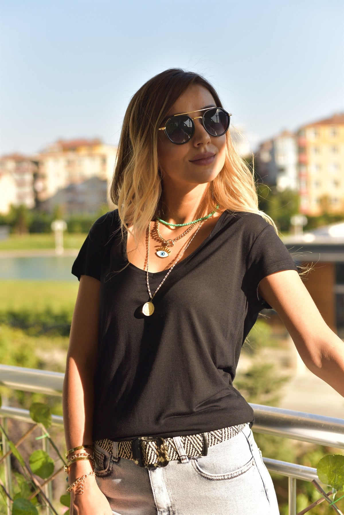 Ön Arka V Yaka Siyah Tshirt