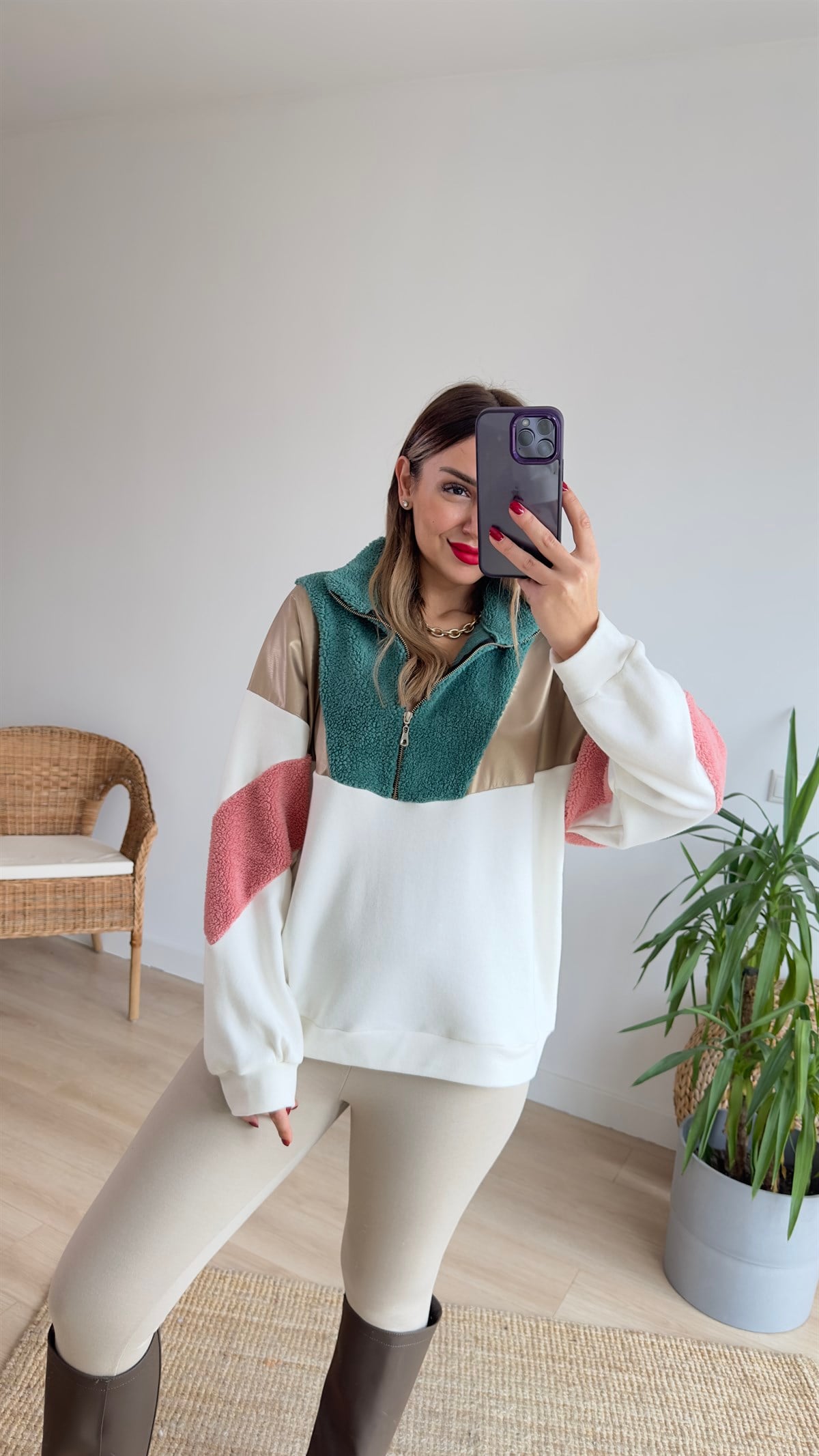 Deri Ve Peluş Detaylı Beyaz Sweat