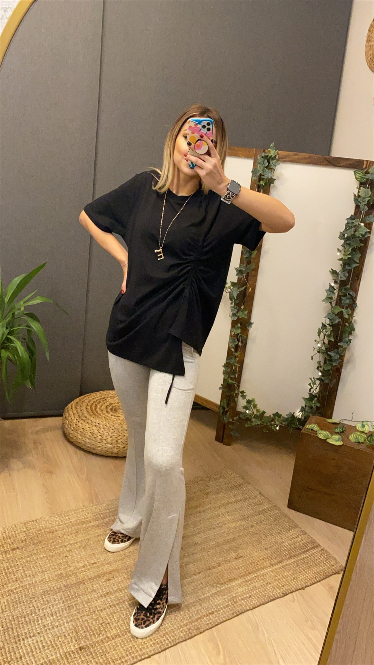 Yanı Büzgülü Siyah Tshirt