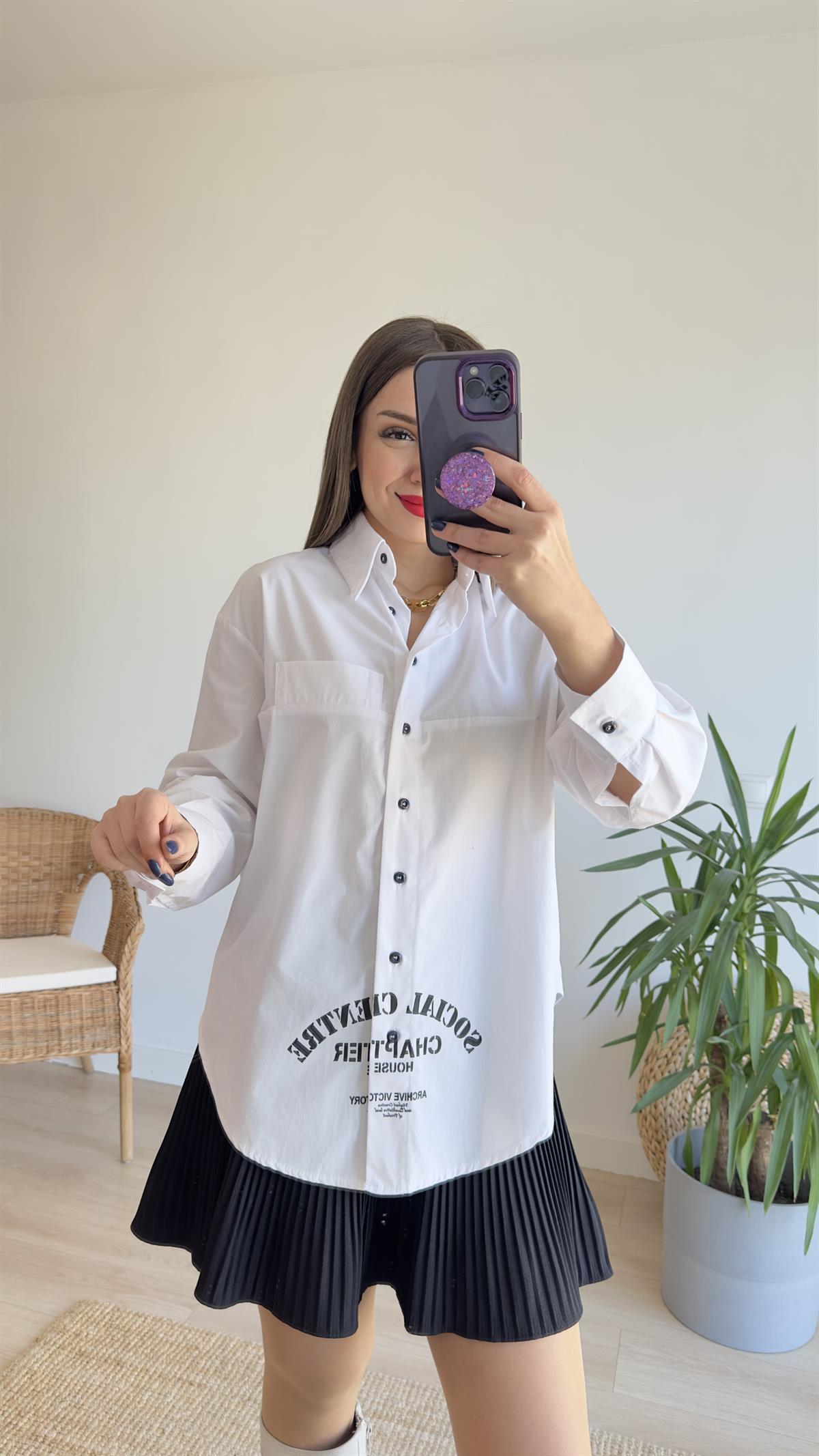 Marka Model Yazı Detaylı Beyaz Gömlek