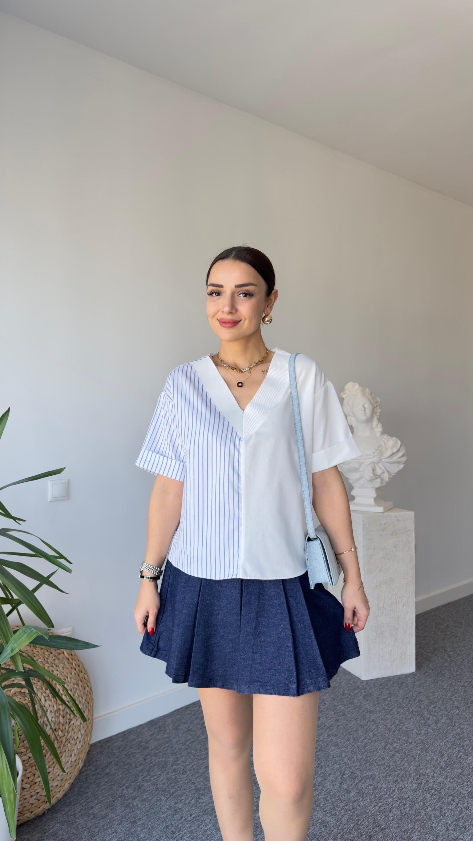 Mavi Çizgili Beyaz Ribana V Yaka Tshirt