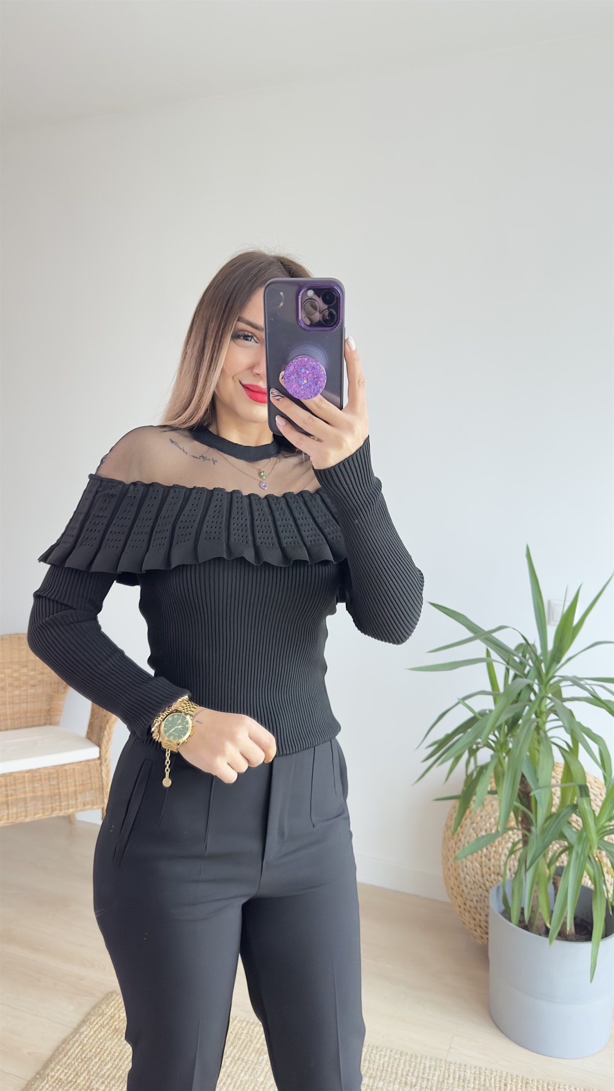 Yakası Tül Detaylı Siyah Triko