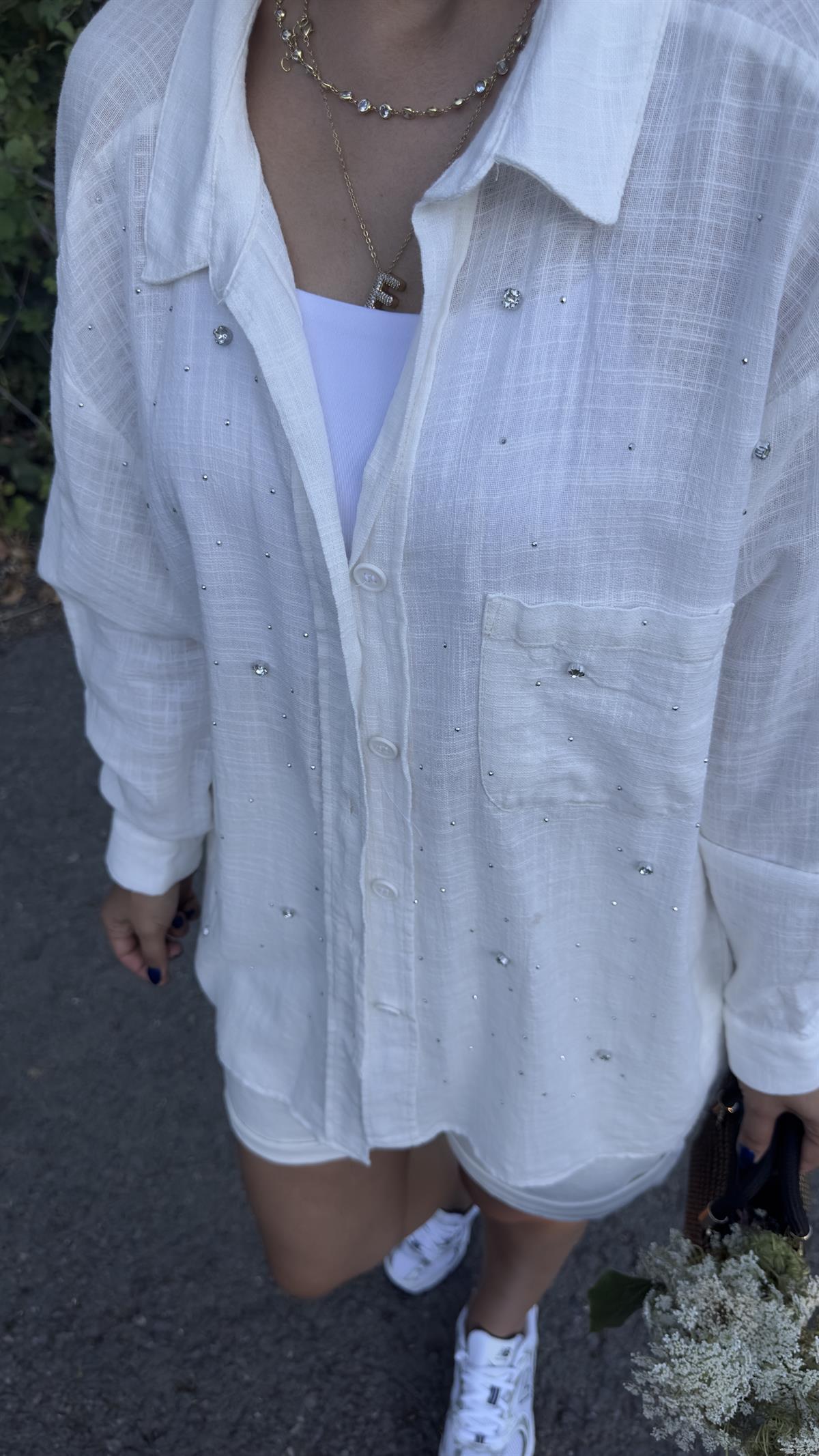 Beyaz Üzeri Taş İşlemeli Keten Gömlek