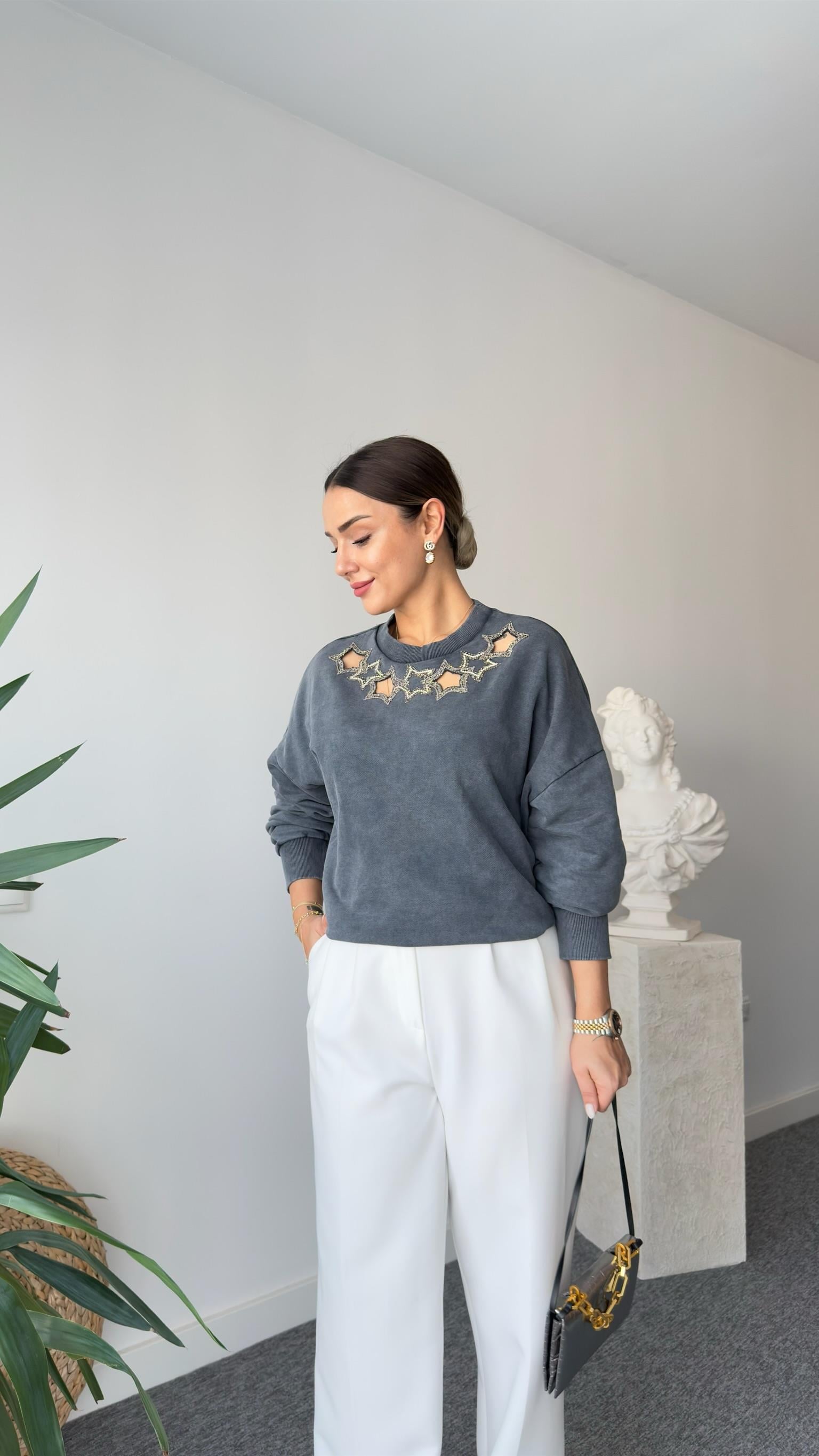 Vitale Yaka Yıldız Detaylı Sweatshirt