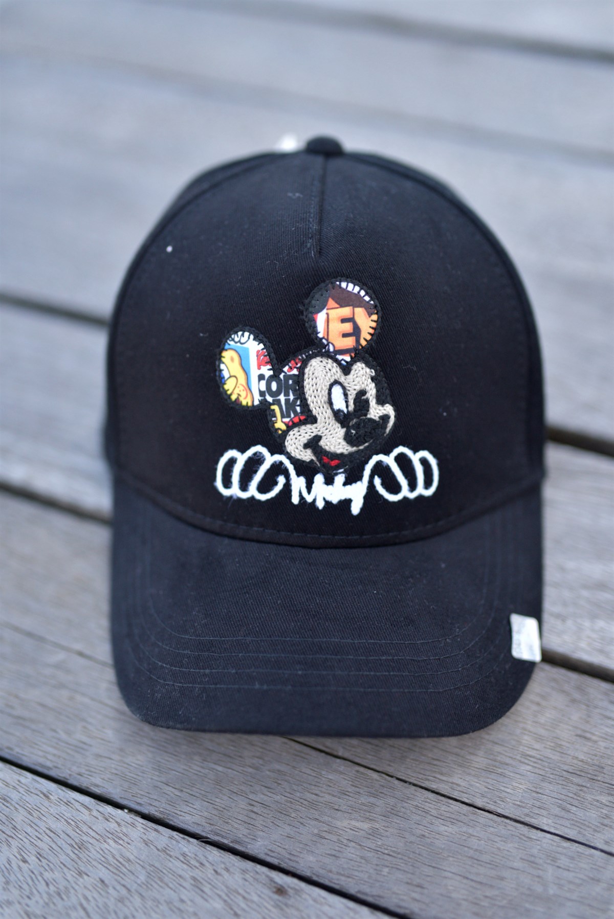 Renkli Mickey İşlemeli Şapka