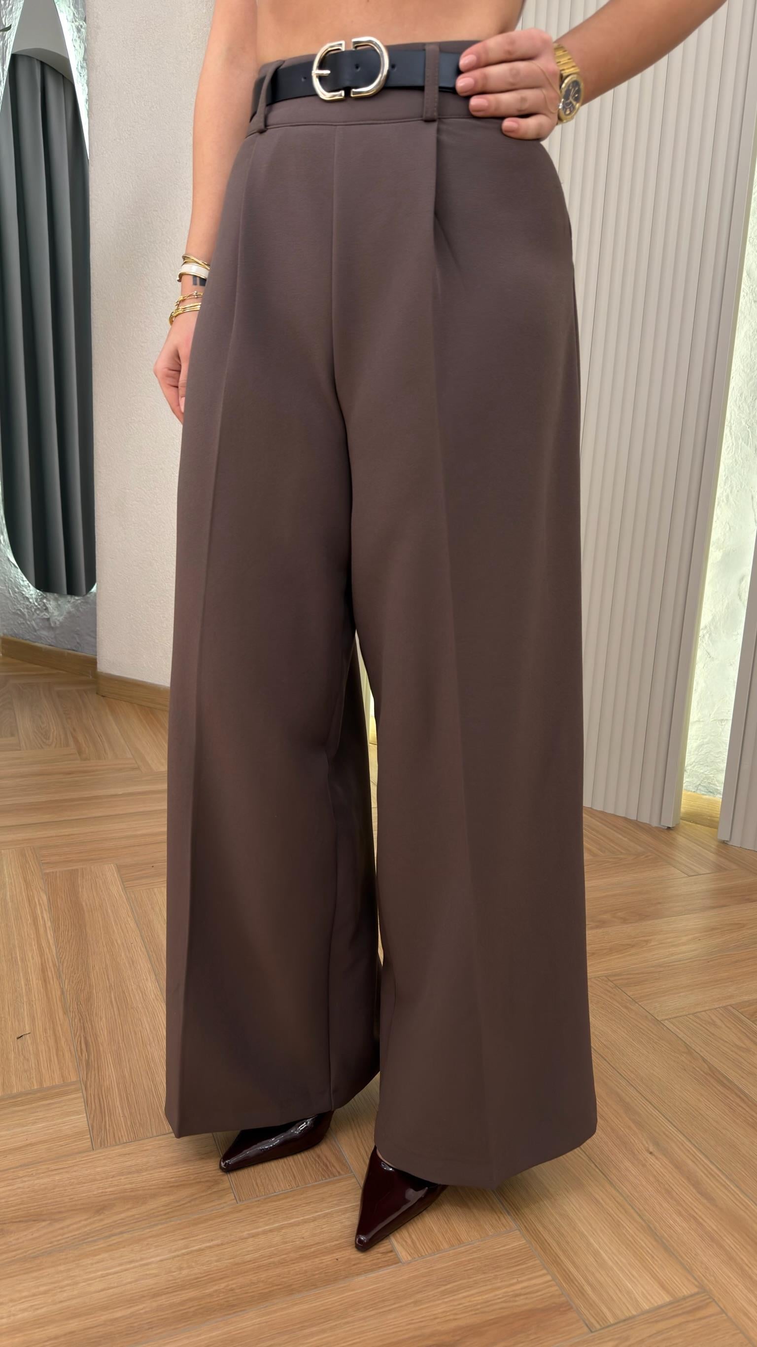 Kahve Madia Kemerli Pile Detay Pantolon