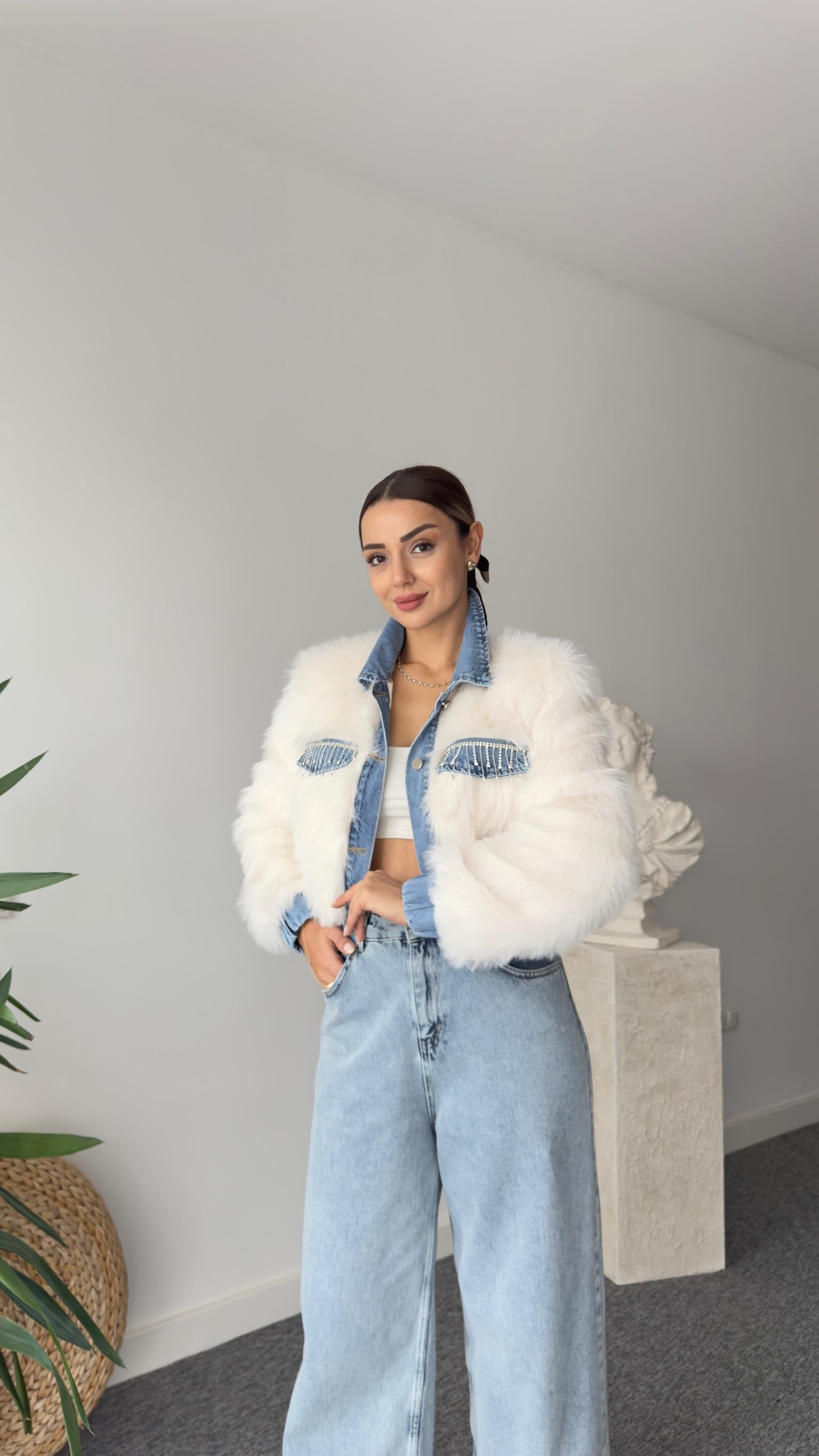 Nomi Kot Garnili Taş Detaylı Peluş Ceket