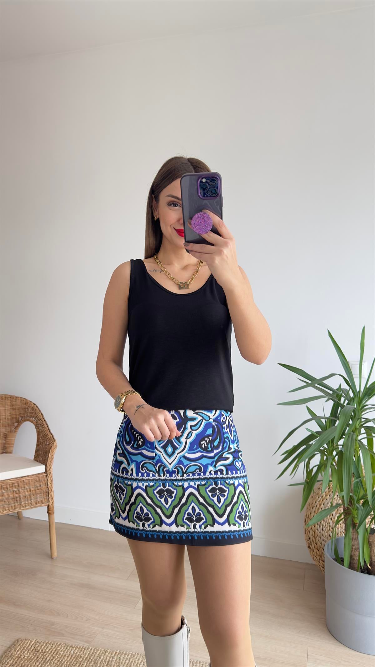 Havuz Yaka Siyah Viskon Bluz