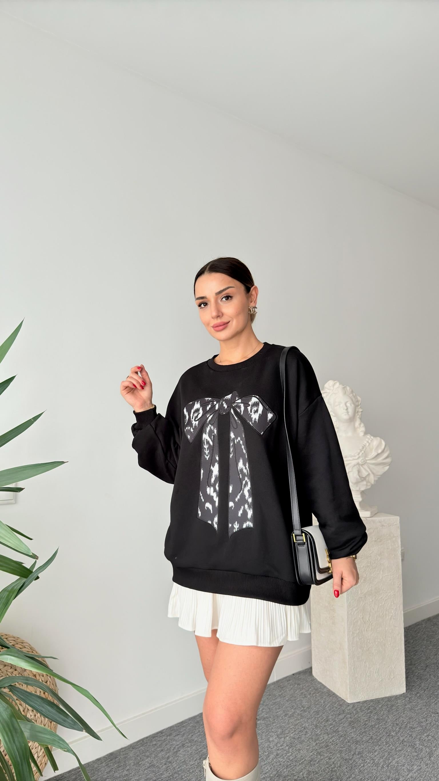 Siyah Anre Fiyonk Detaylı Sweatshirt