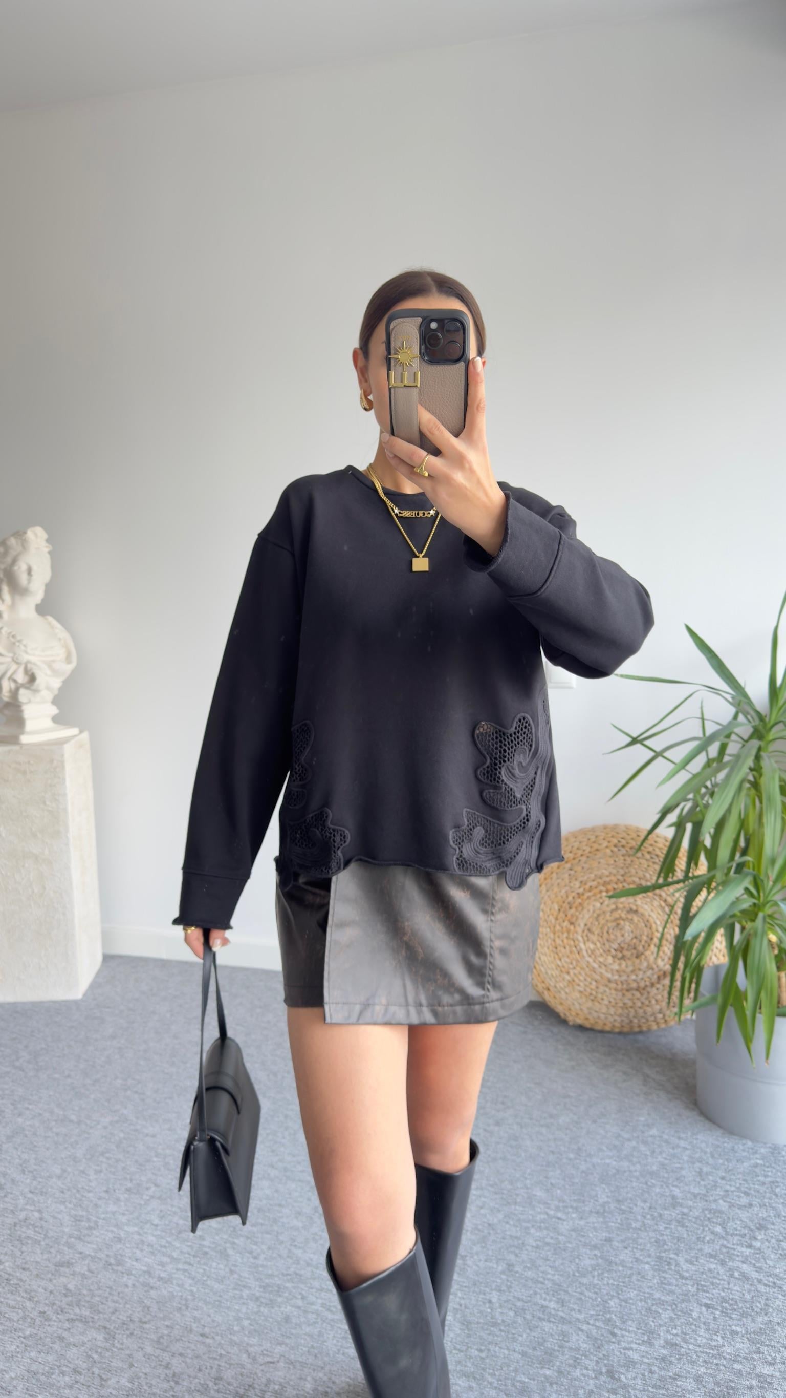 Marka Model Aplike Detay Siyah Sweat