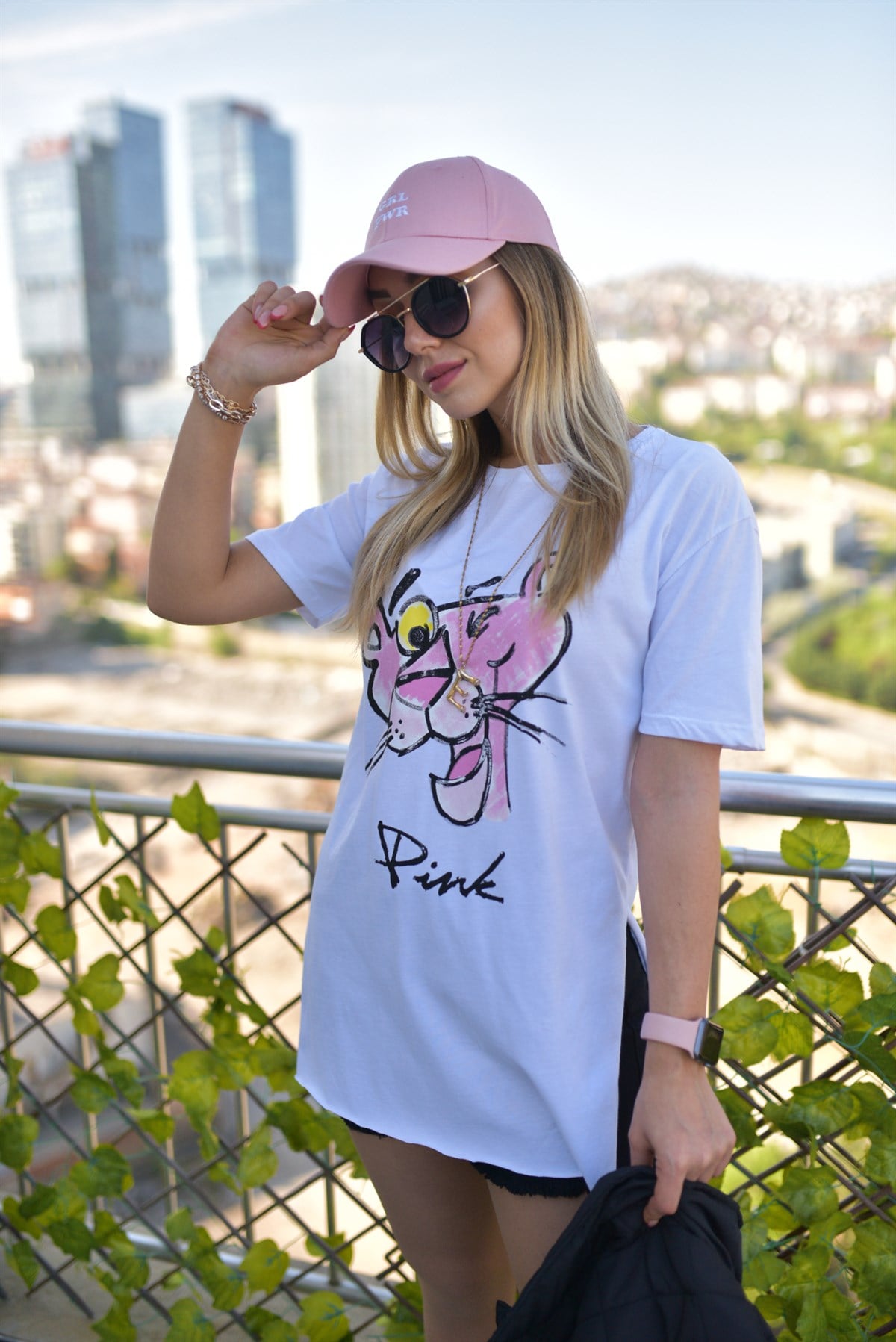 Pembe Panter Baskılı Beyaz Tshirt