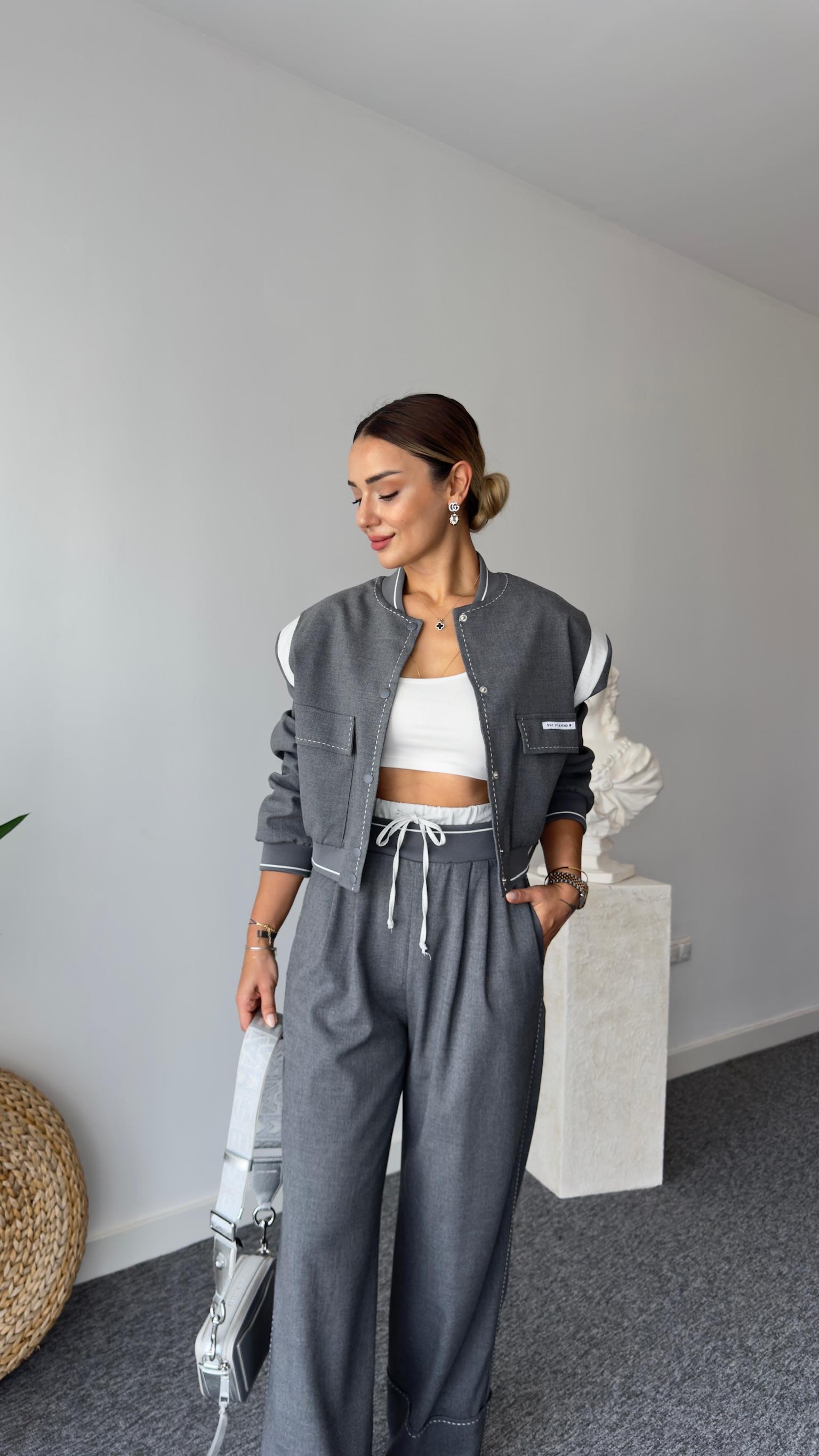 Beyaz Dikiş Detaylı Bomber Ceket