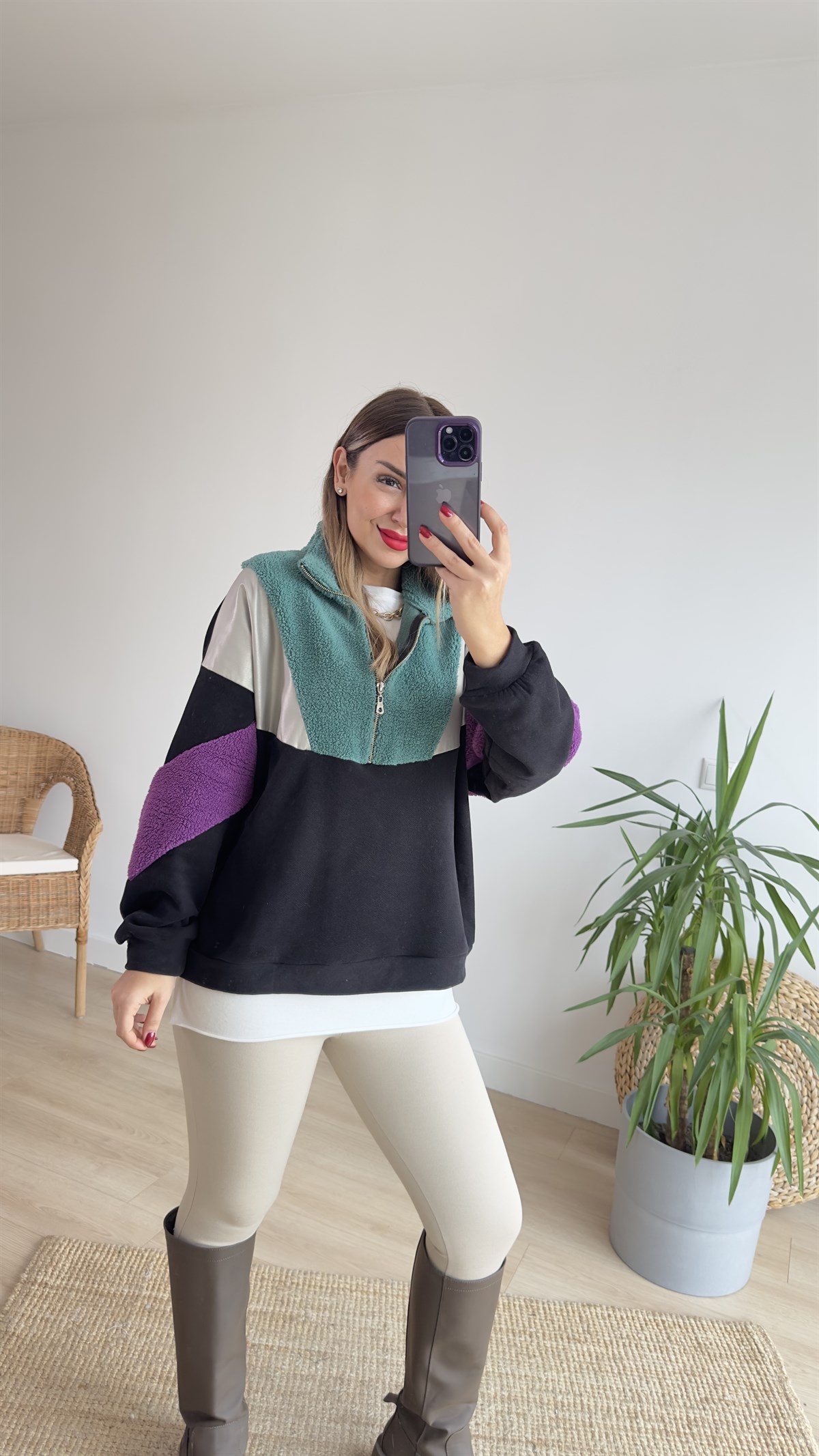 Deri Ve Peluş Detaylı Siyah Sweat