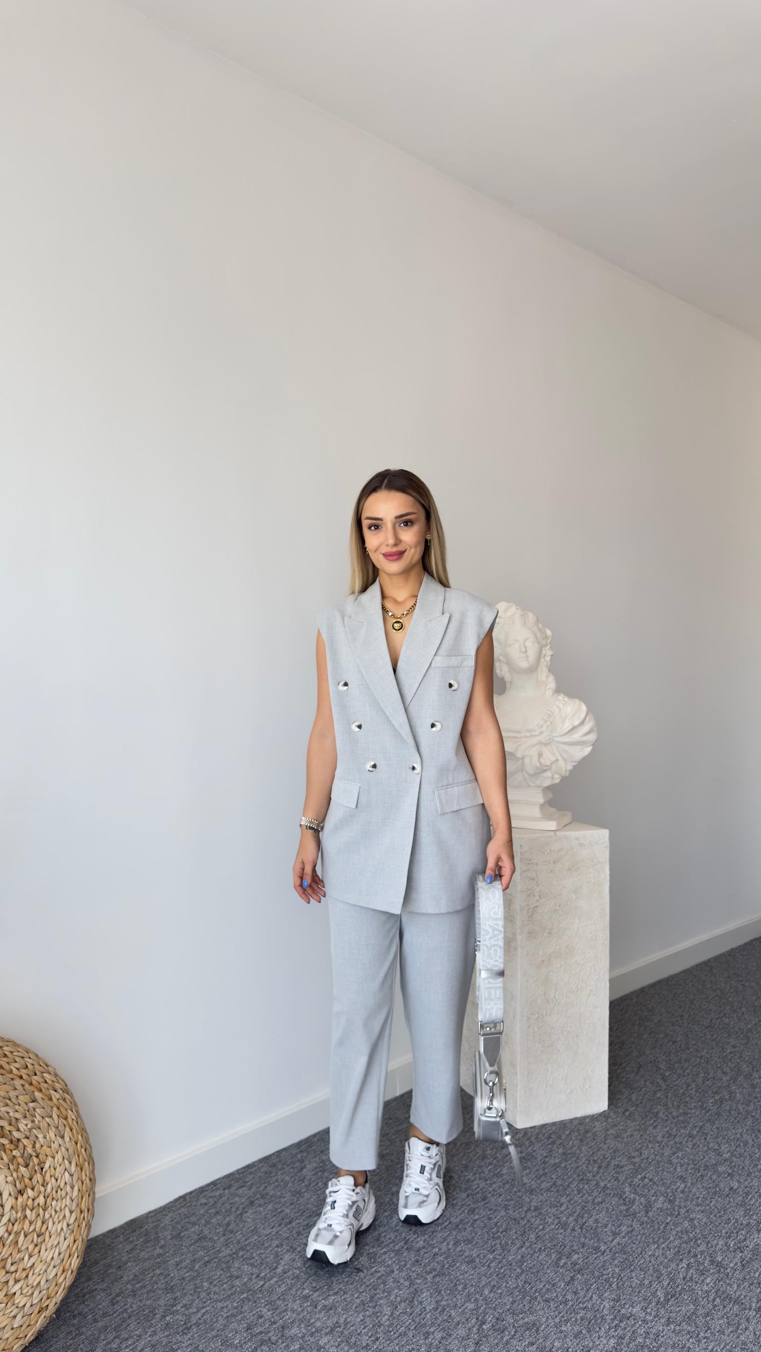 Ena Gri Yelekli Takım