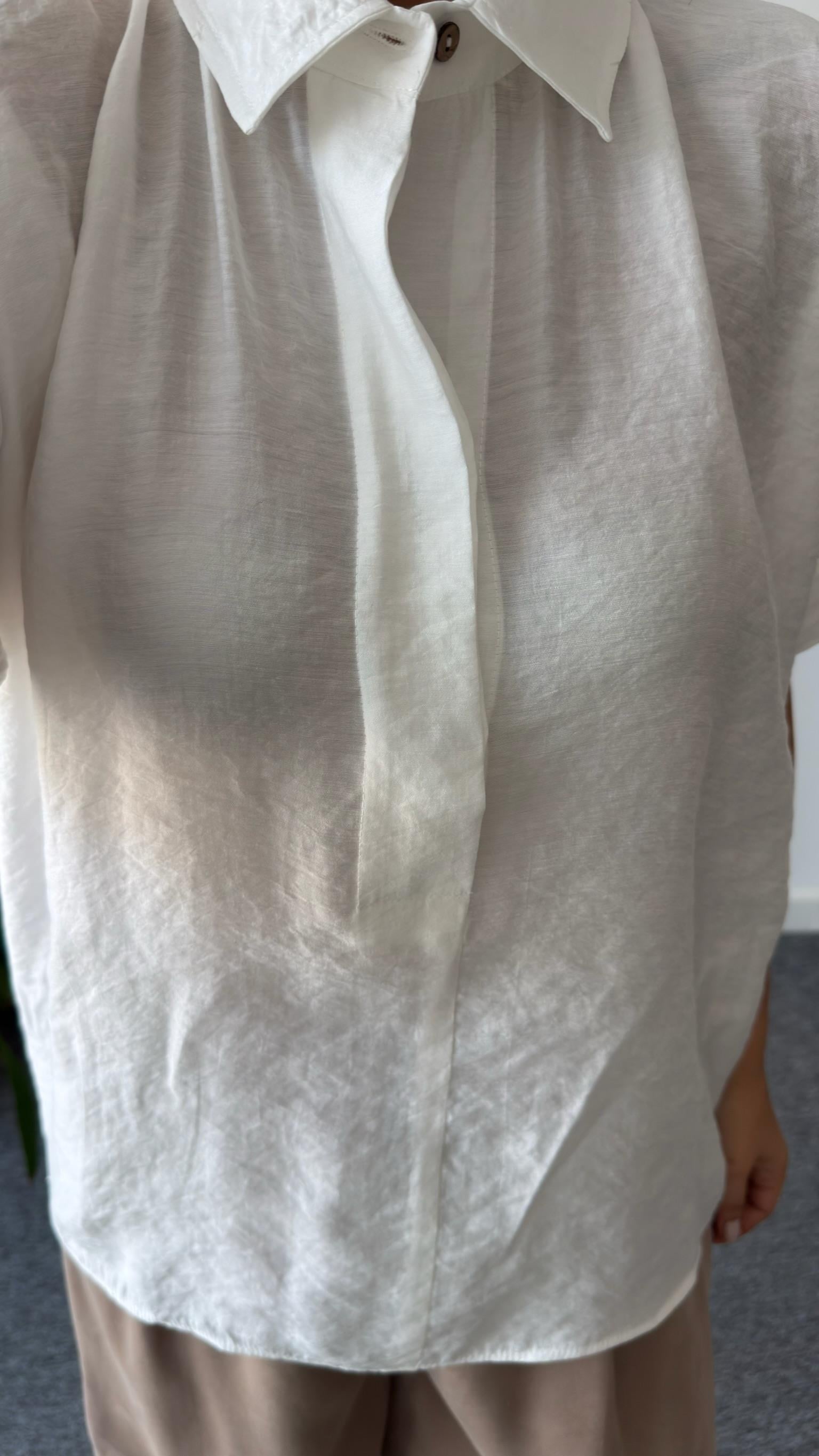 Beyaz Brome Sırt Düğmeli Gömlek