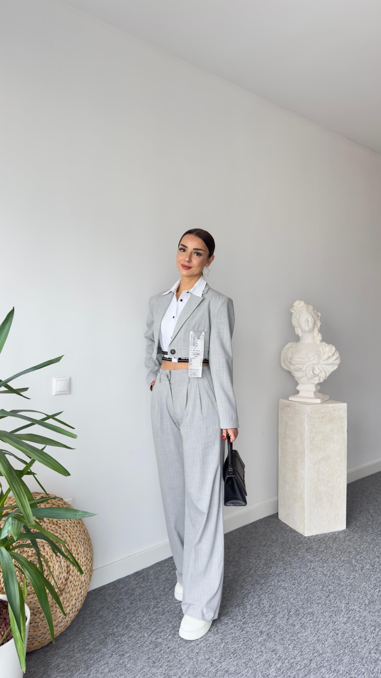 Etiket Detaylı Çizgili Gri Crop Blazer