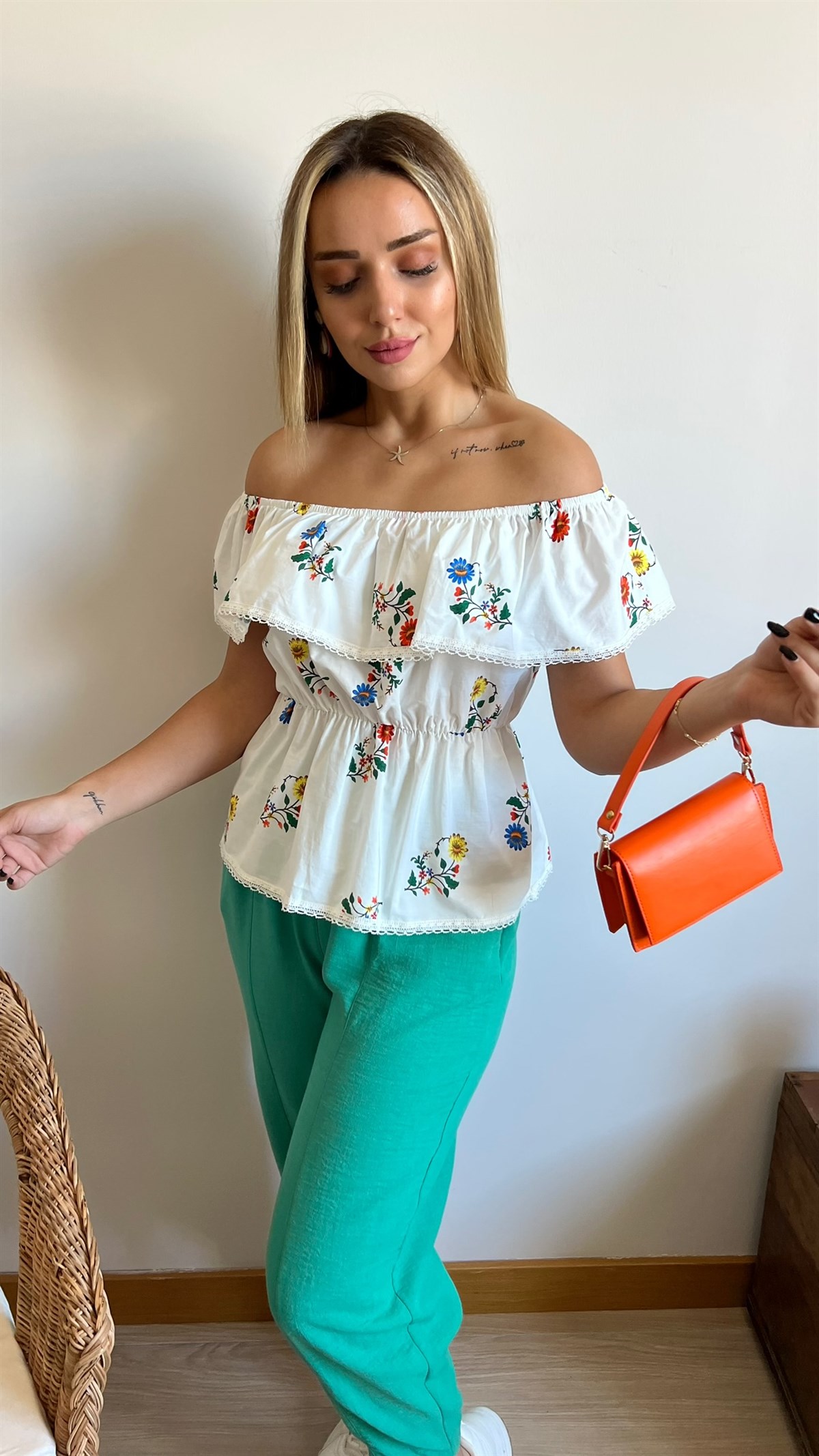 Yakası Lastikli Çiçekli Poplin Bluz