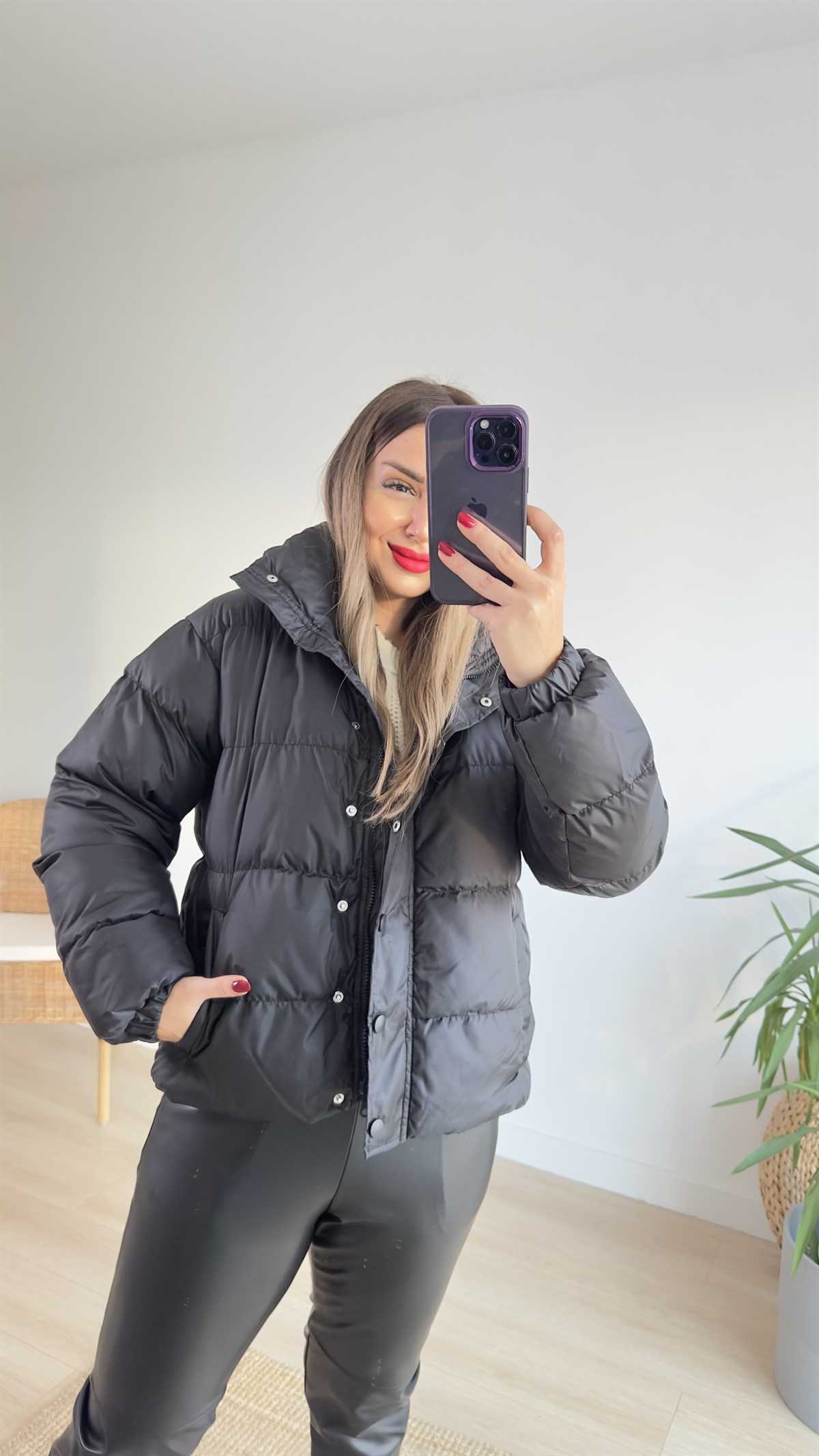 Dik Yaka Siyah Şişme Mont