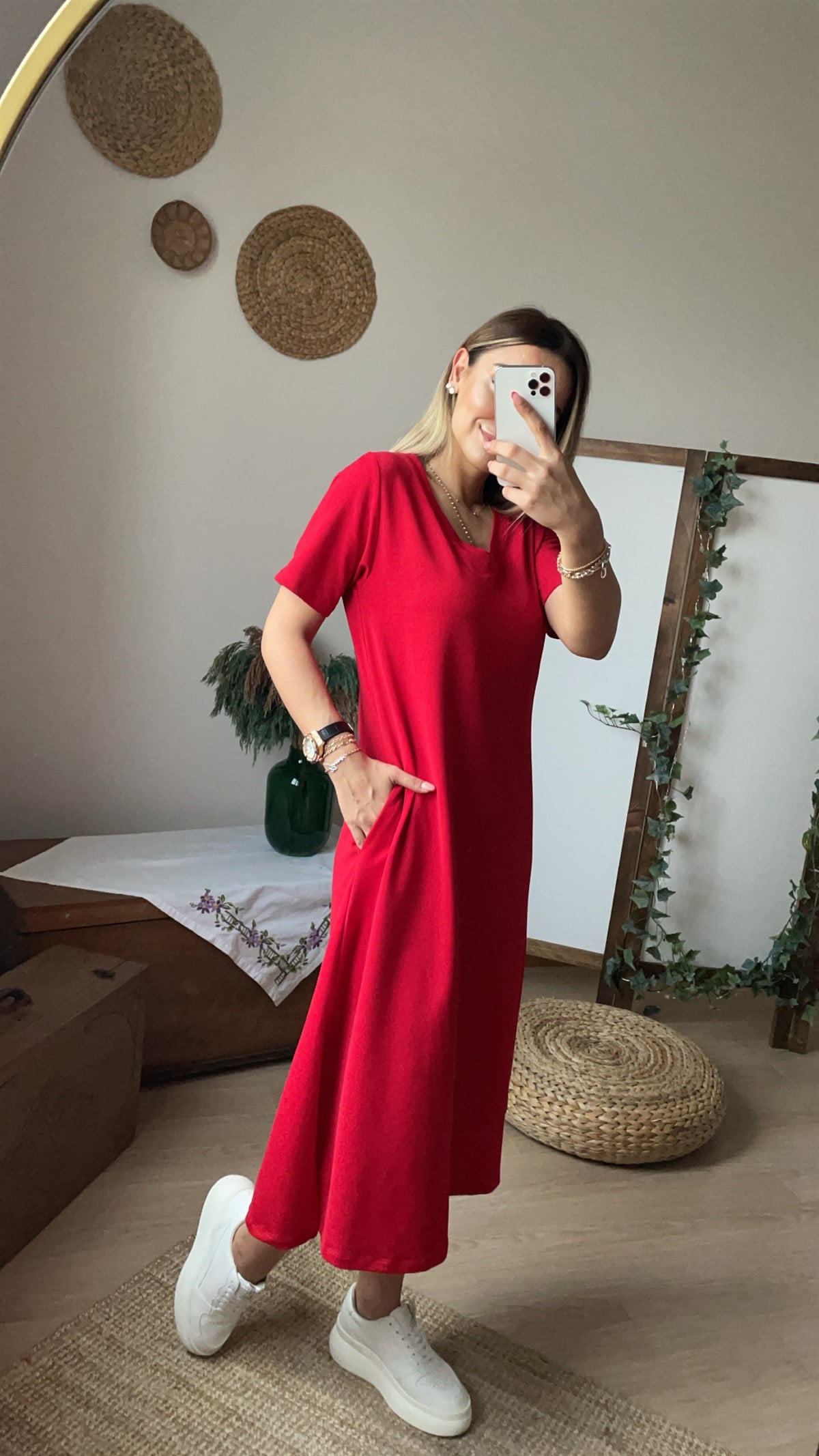 V Yaka Kırmızı Basic Elbise