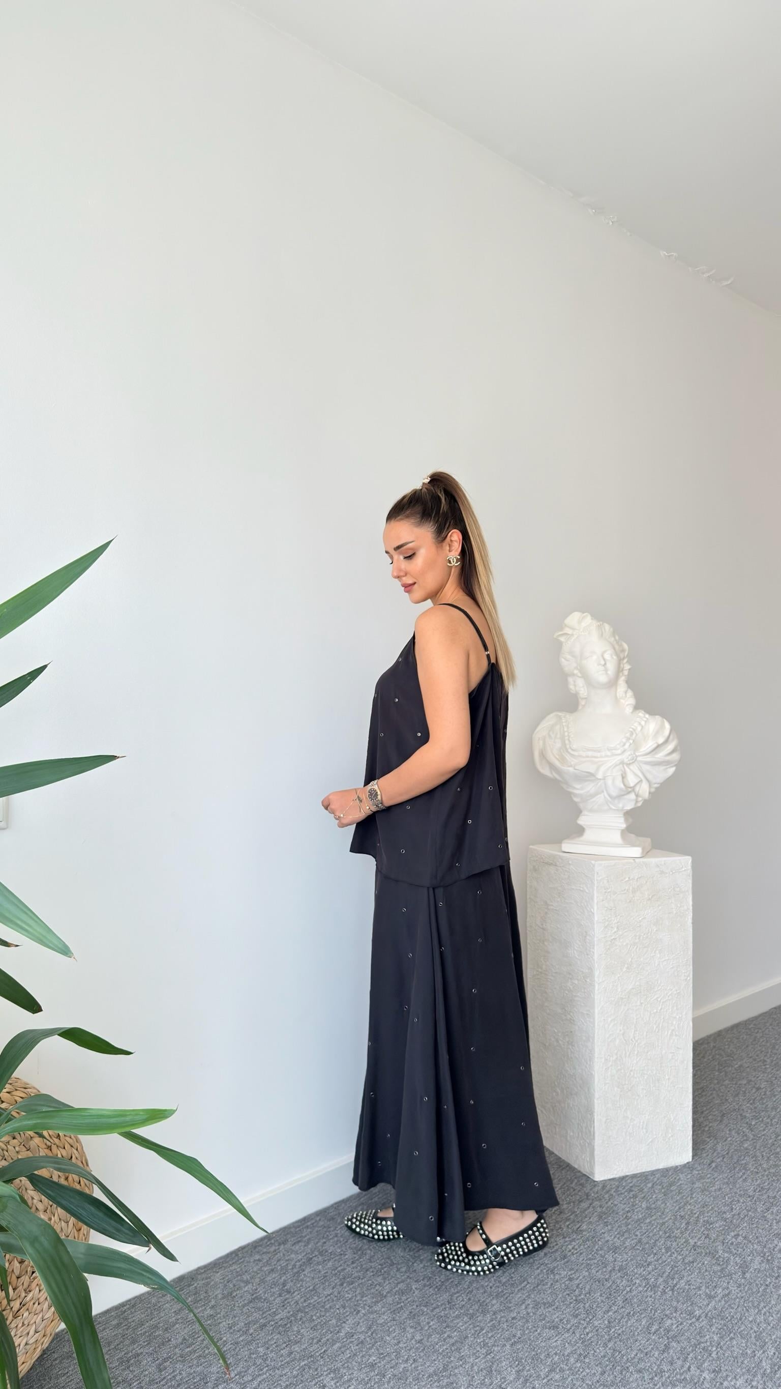 Siyah Kuşgözü Detaylı Etekli Bluz Takım