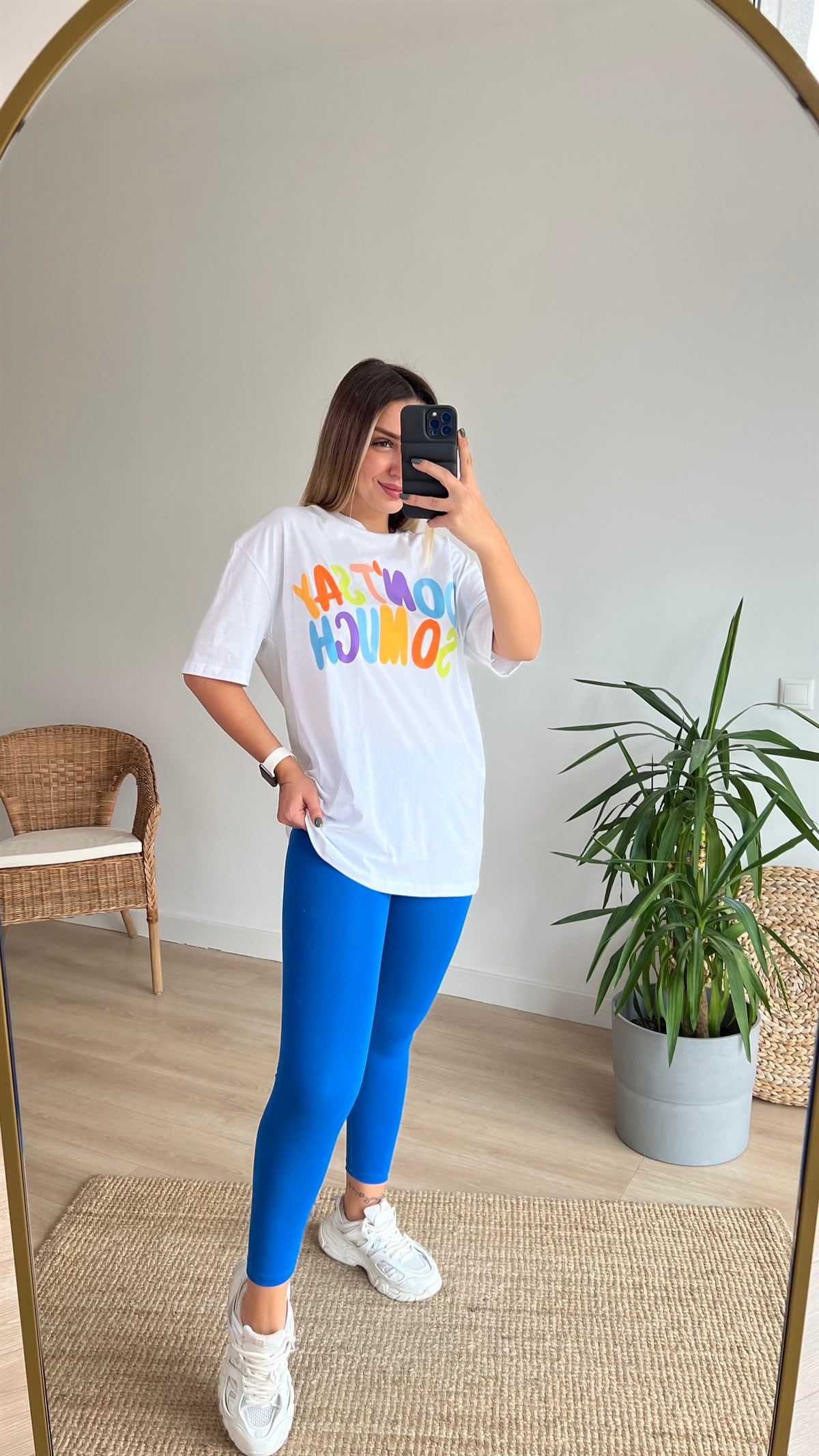 Beyaz Kabartma Yazı Detaylı Basic Tshirt