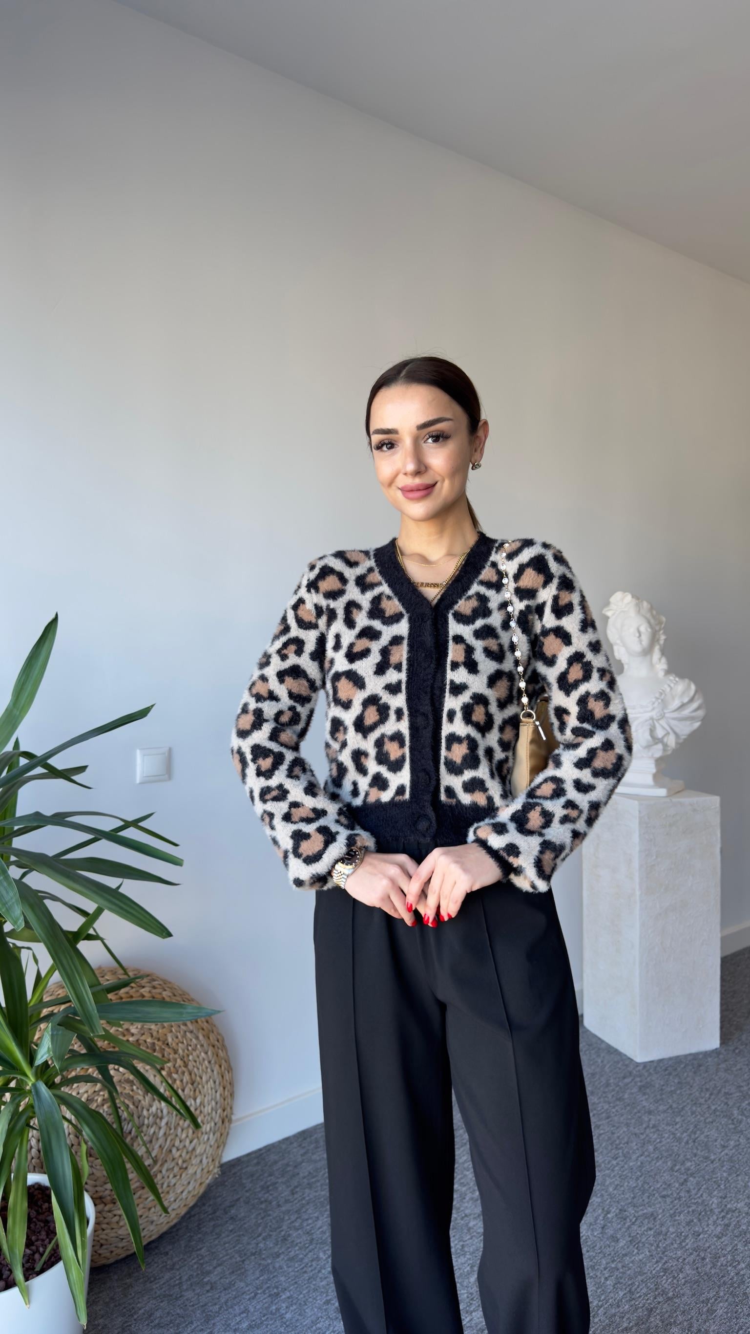V Yaka Yumuşak Doku Leopar Desen Hırka