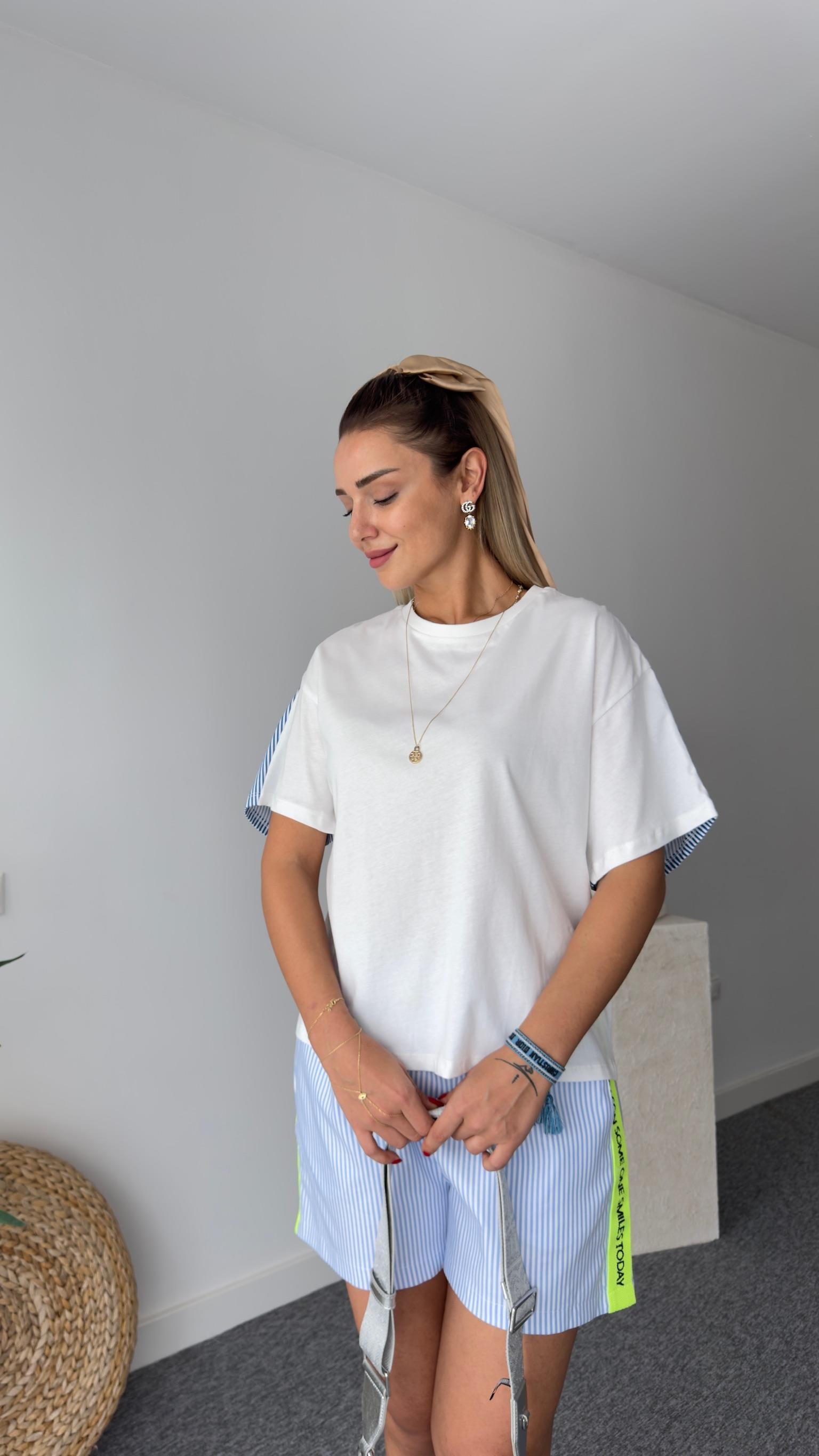 Sırtı Renkli Poplin Detaylı Tshirt