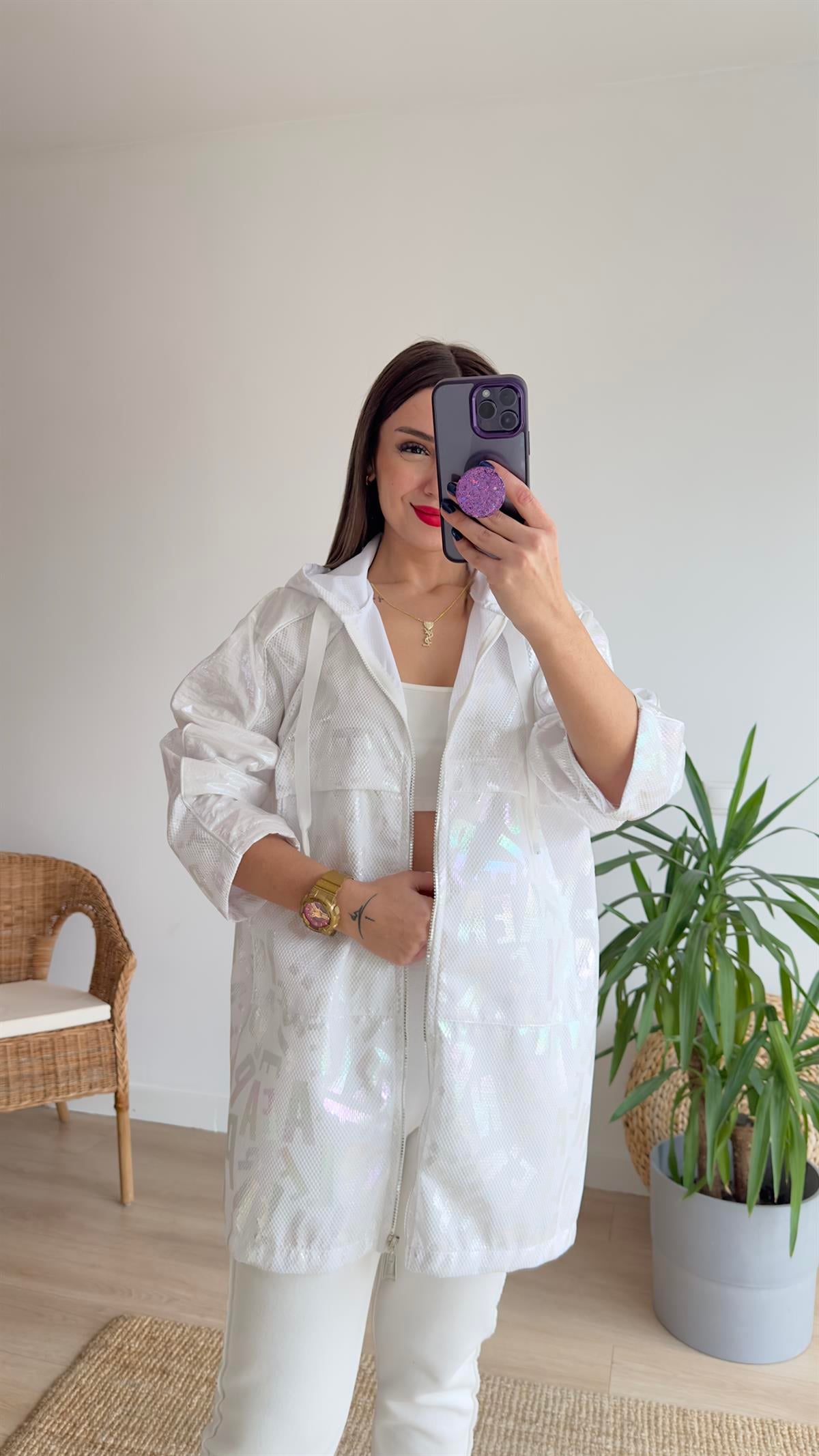 Harf Baskı Beyaz Tasarım Ceket