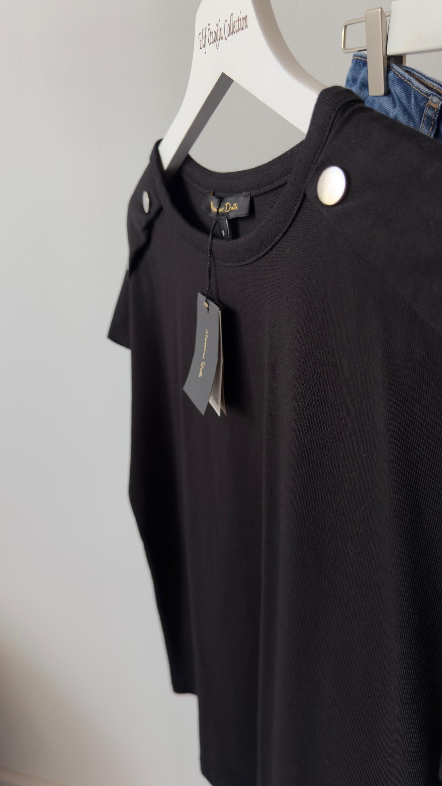 Omuz Aksesuarlı Siyah Massi Tshirt