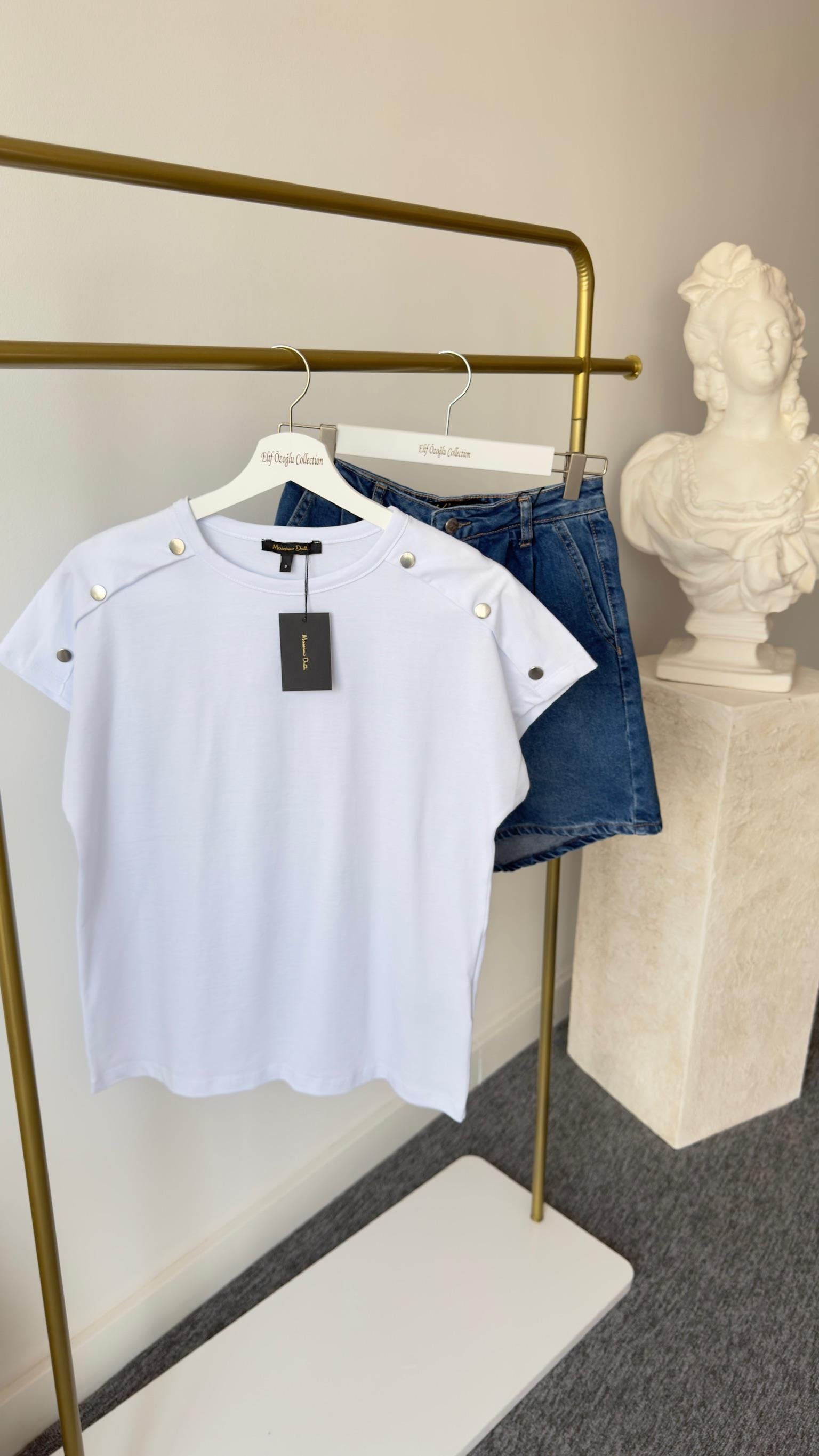 Omuz Aksesuarlı Beyaz Massi Tshirt