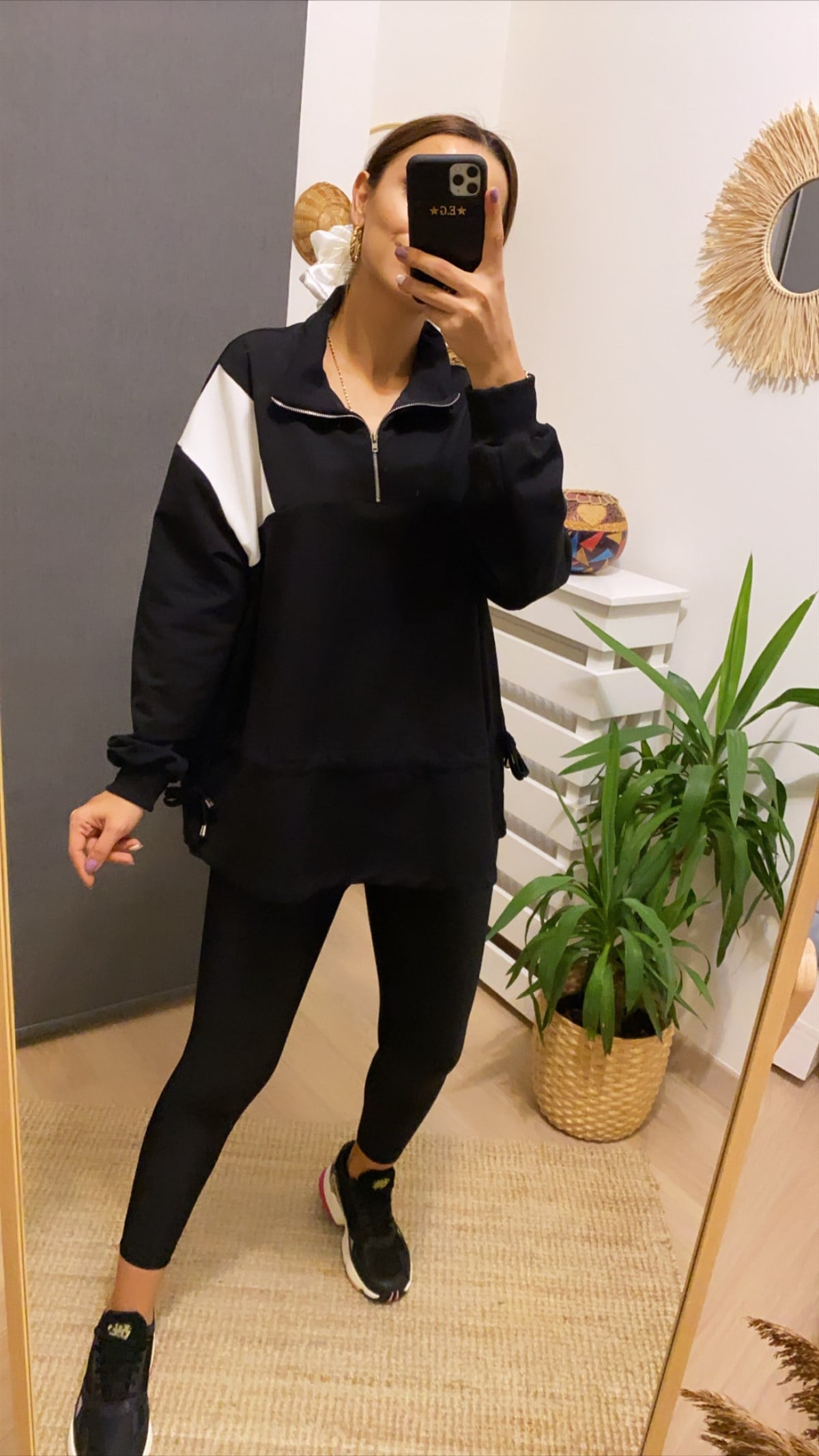 Belden Büzgülü Siyah Sweatshirt