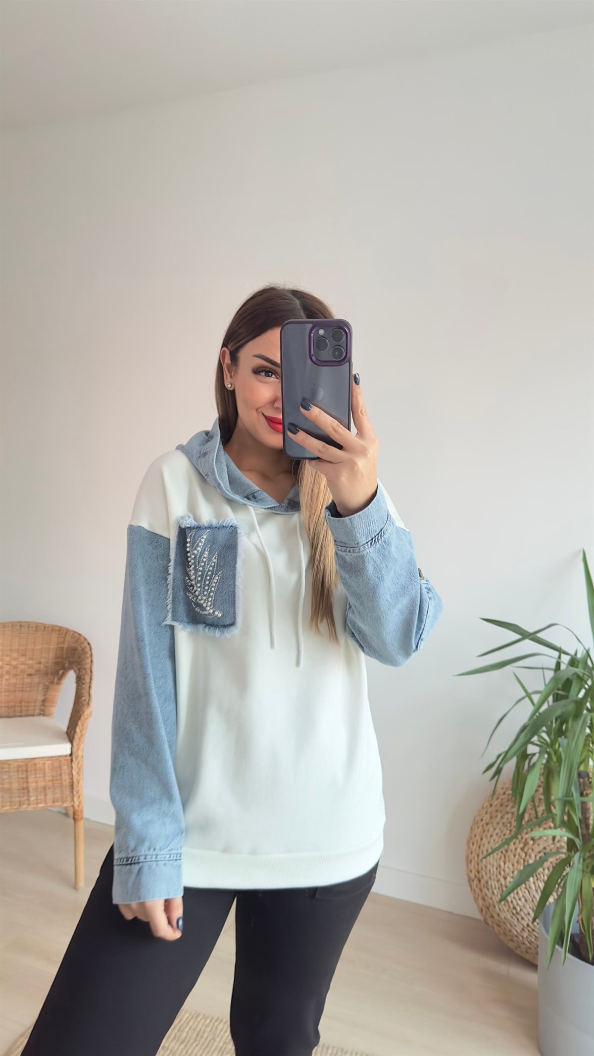 Kot Ve Taş Detaylı Tasarım Beyaz Sweat