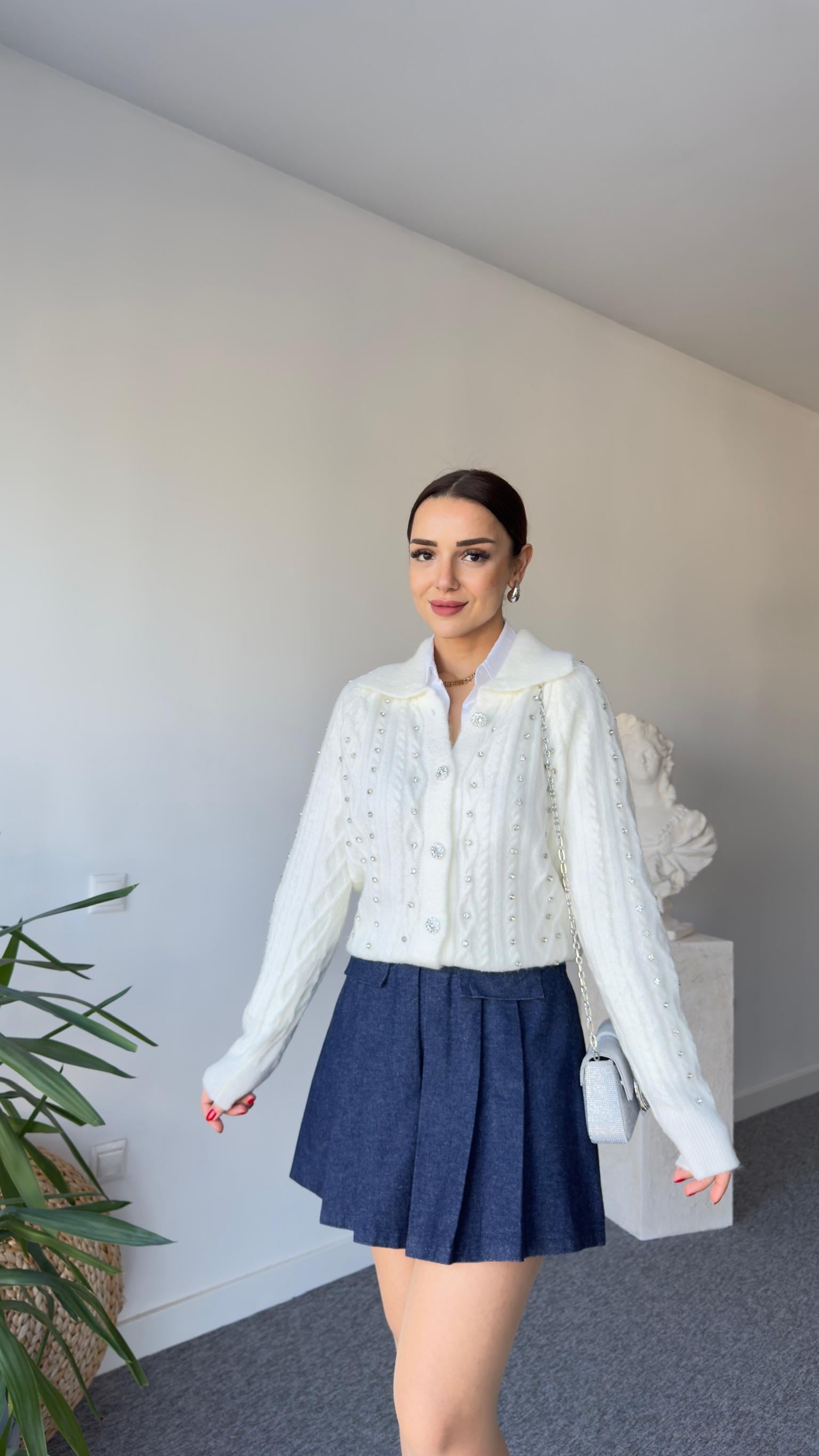 Res Taşlı Beyaz Triko Hırka