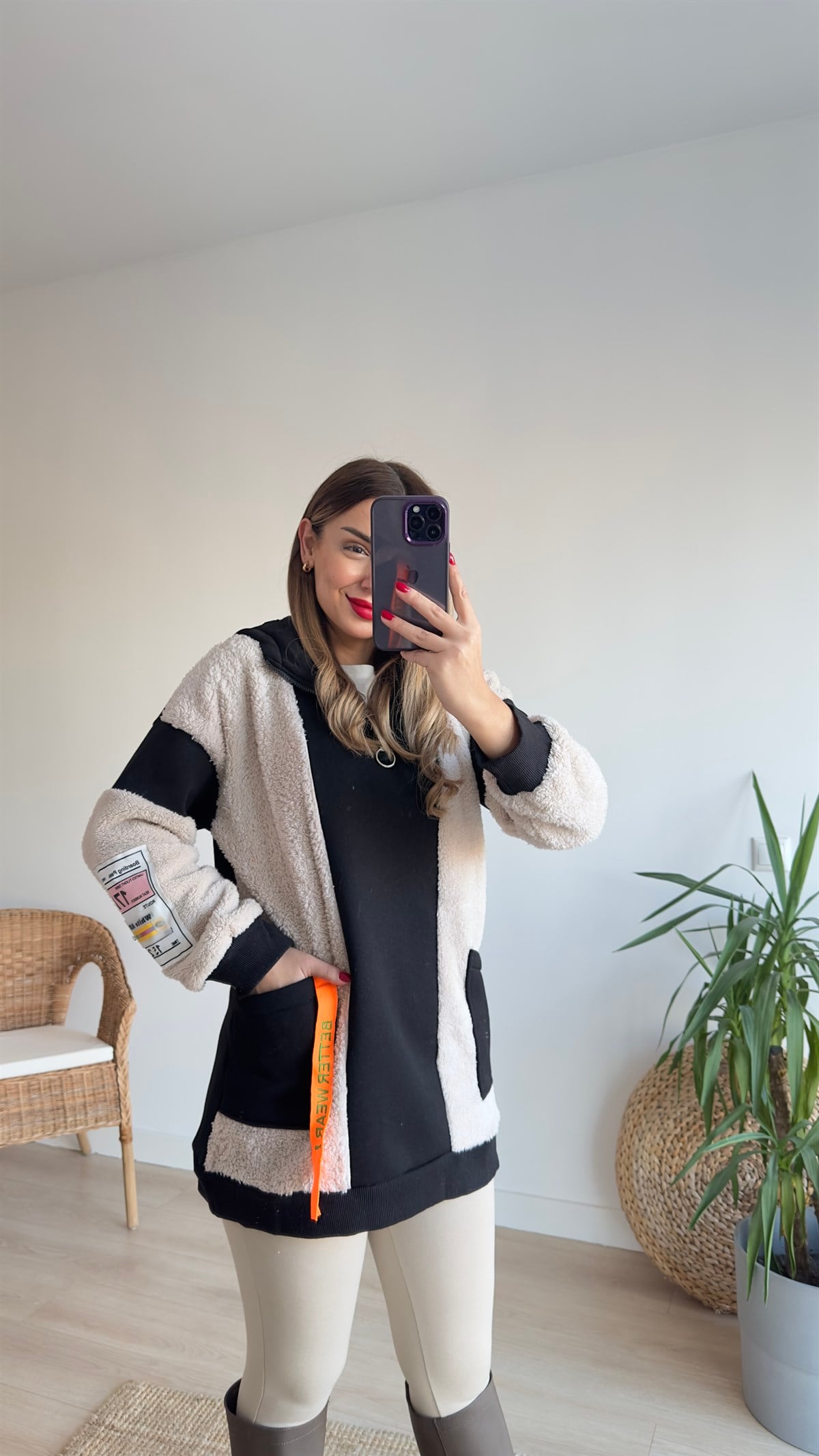Peluş Detaylı Kapüşonlu Siyah  Sweatshirt