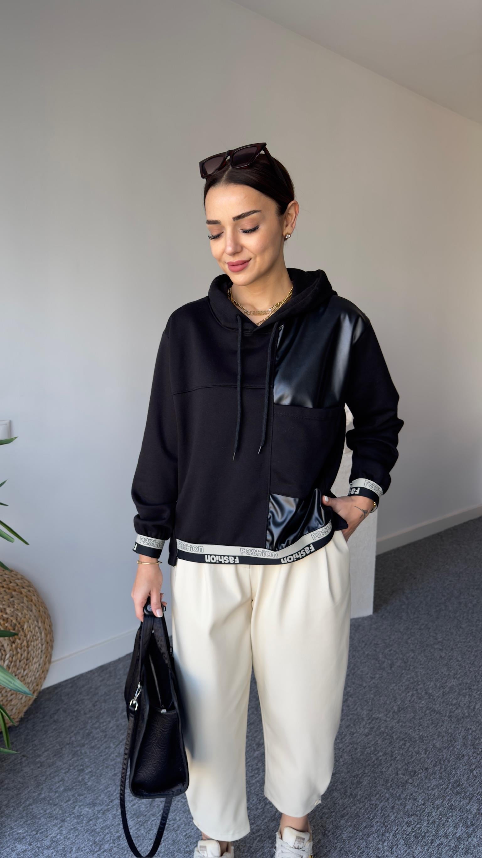 Yazı Ve Deri Detaylı Siyah Sweat