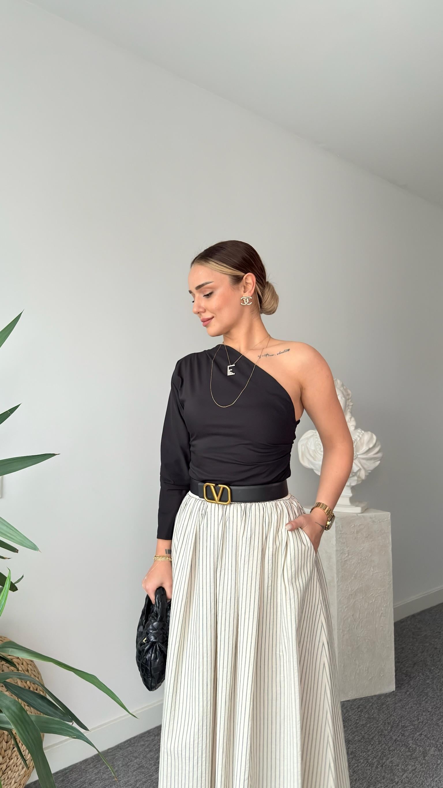 Siyah Tek Omuz Asimetrik Poplin Bluz