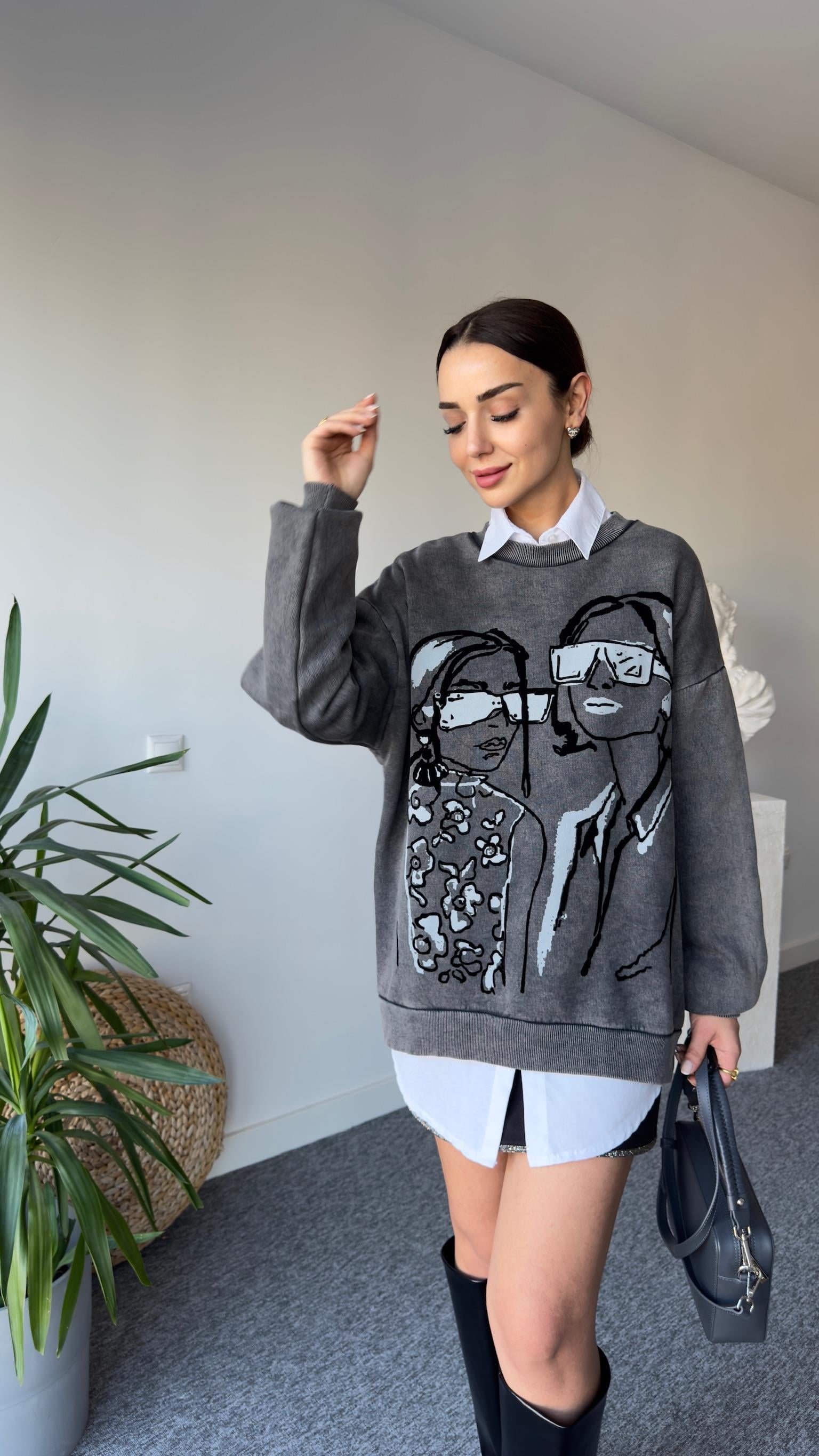Trem Kız Baskılı Yıkamalı Sweatshirt