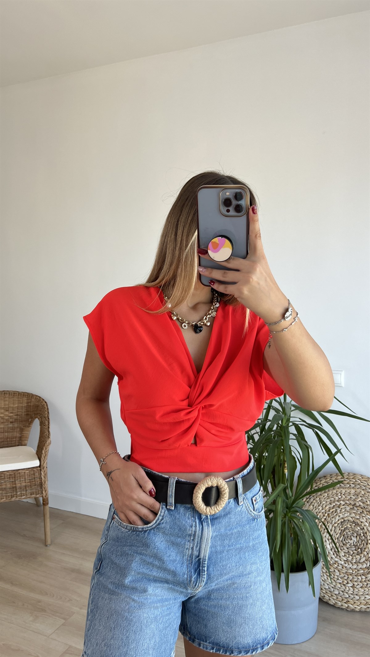 Düğüm Detaylı Kırmızı Bluz 