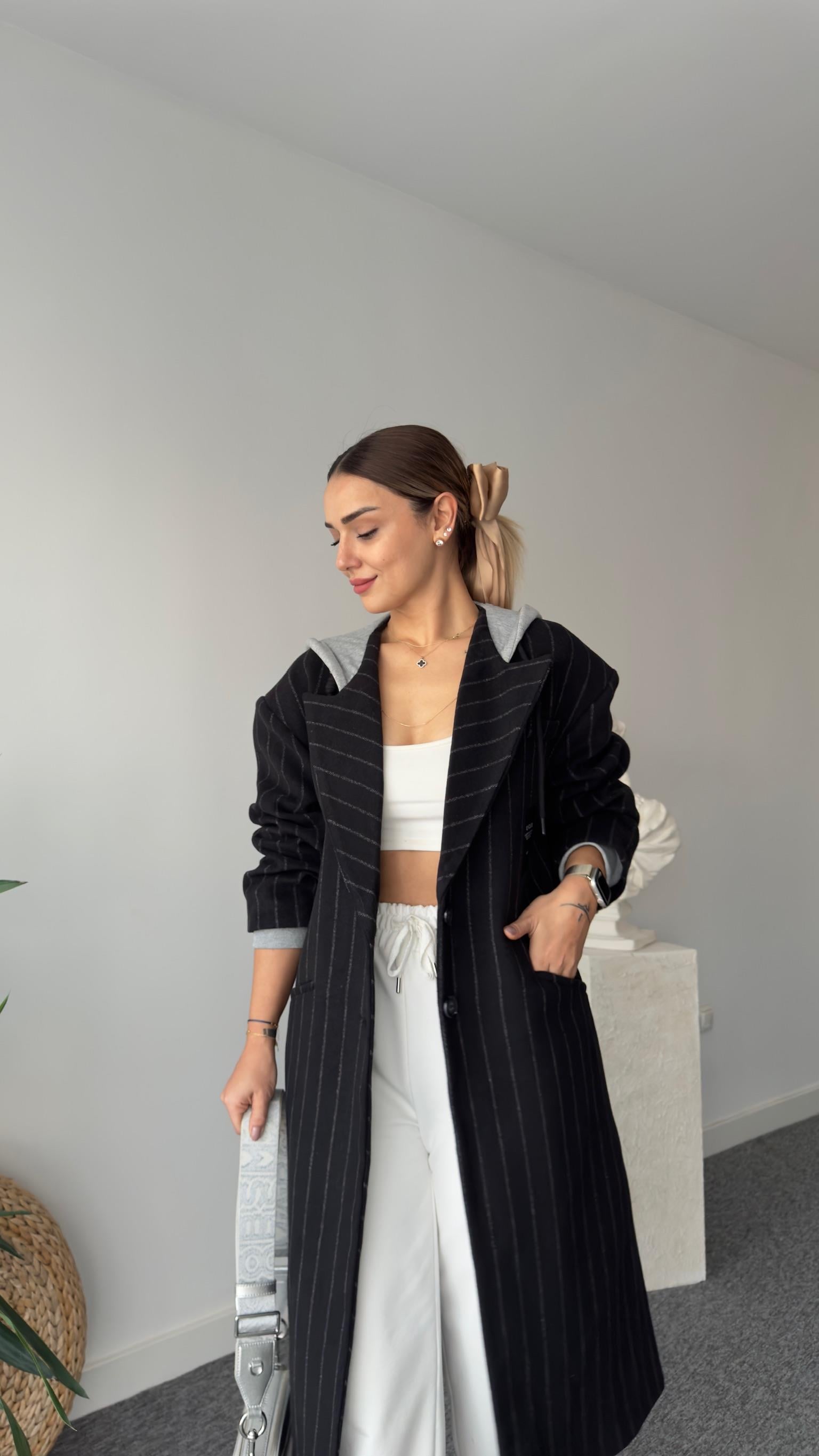 Çizgili Kapüşon Detay Sırt Yazılı Kaşe Kaban