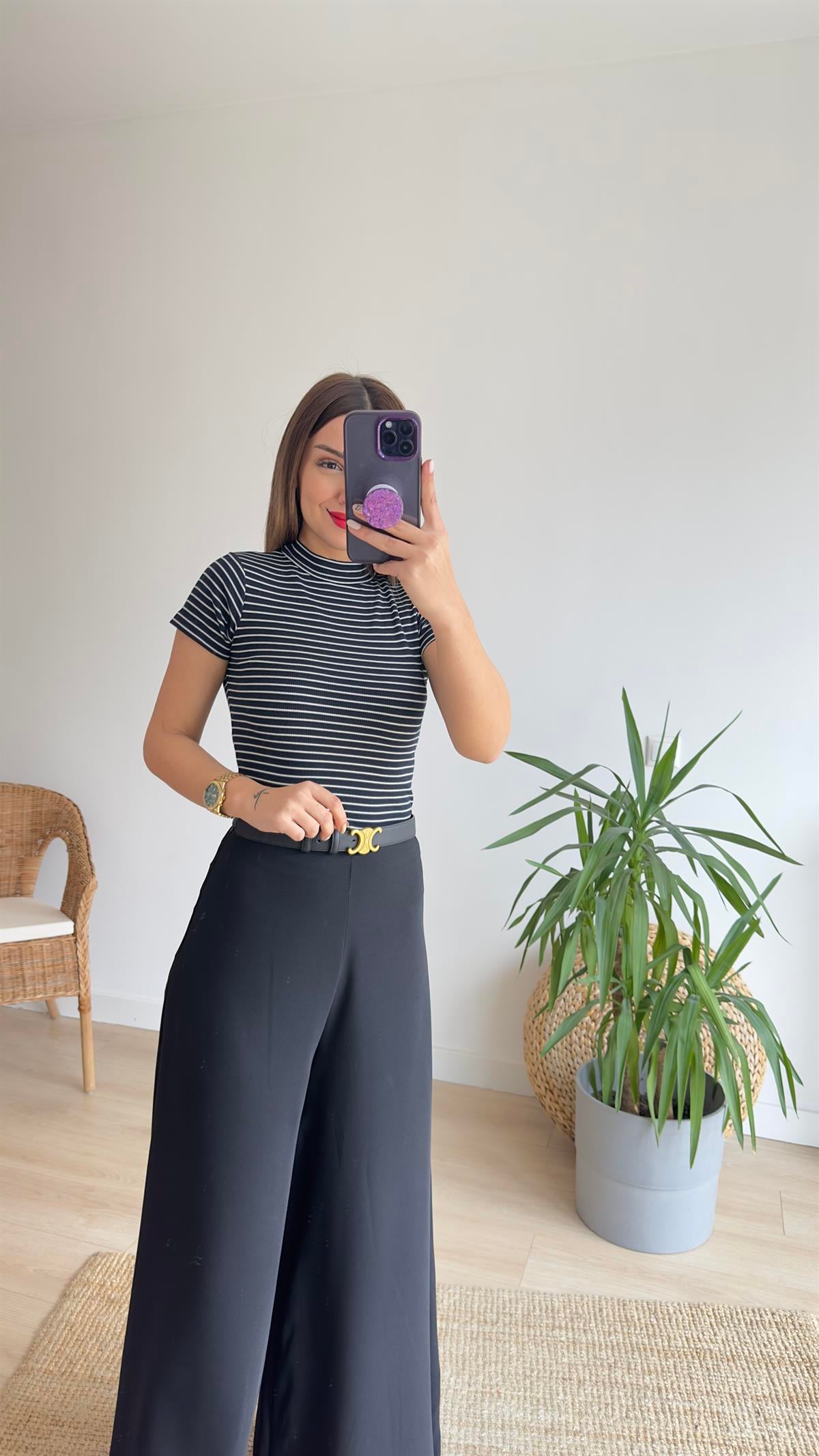 Çizgili Dik Yaka Siyah Tshirt