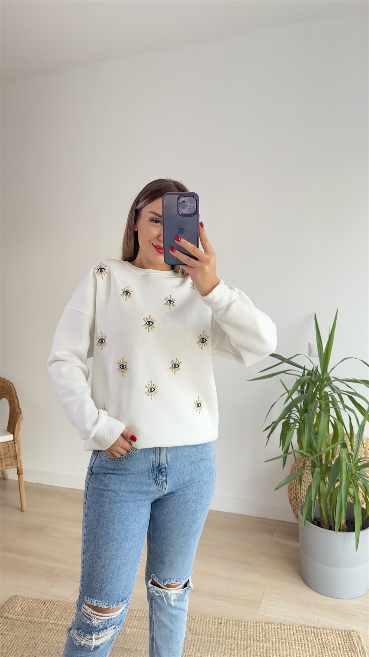 Göz Detaylı Şardonlu Beyaz Sweat