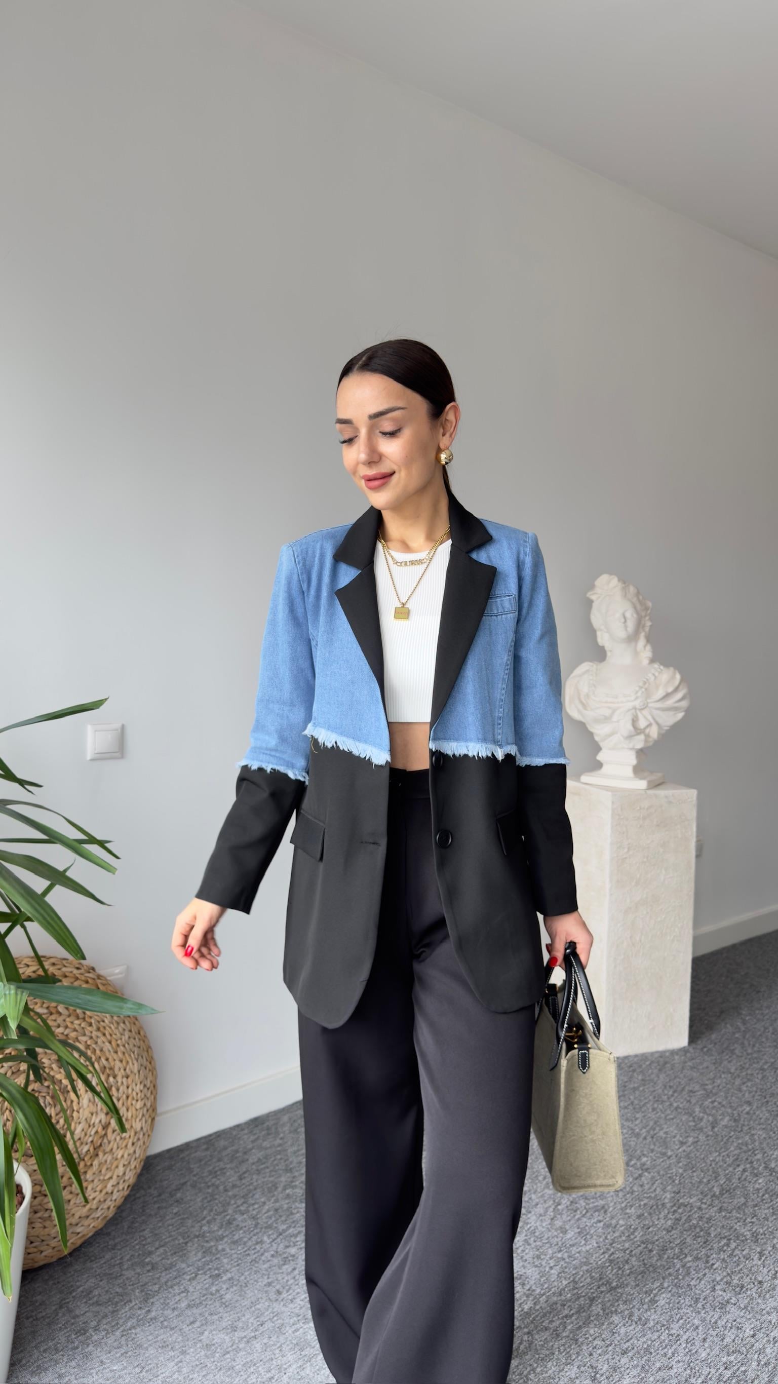 Çapraz Kot Detaylı Siyah Blazer Ceket