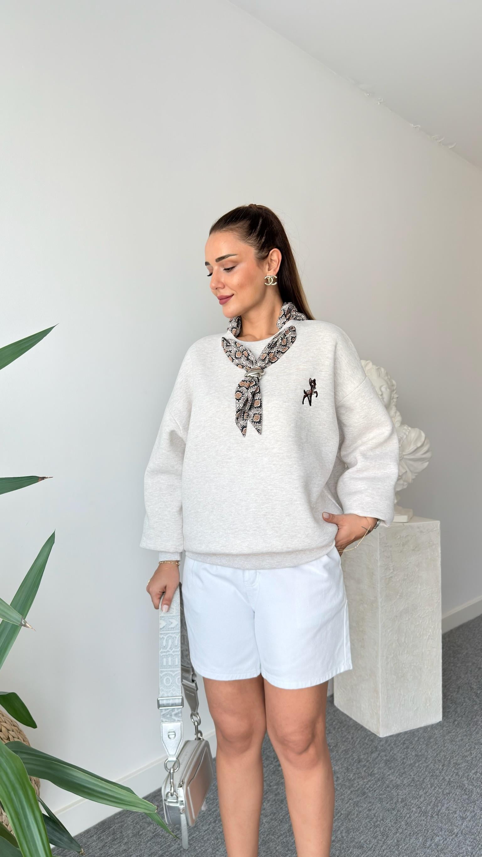 Fular Aksesuarlı Gri Sweatshirt