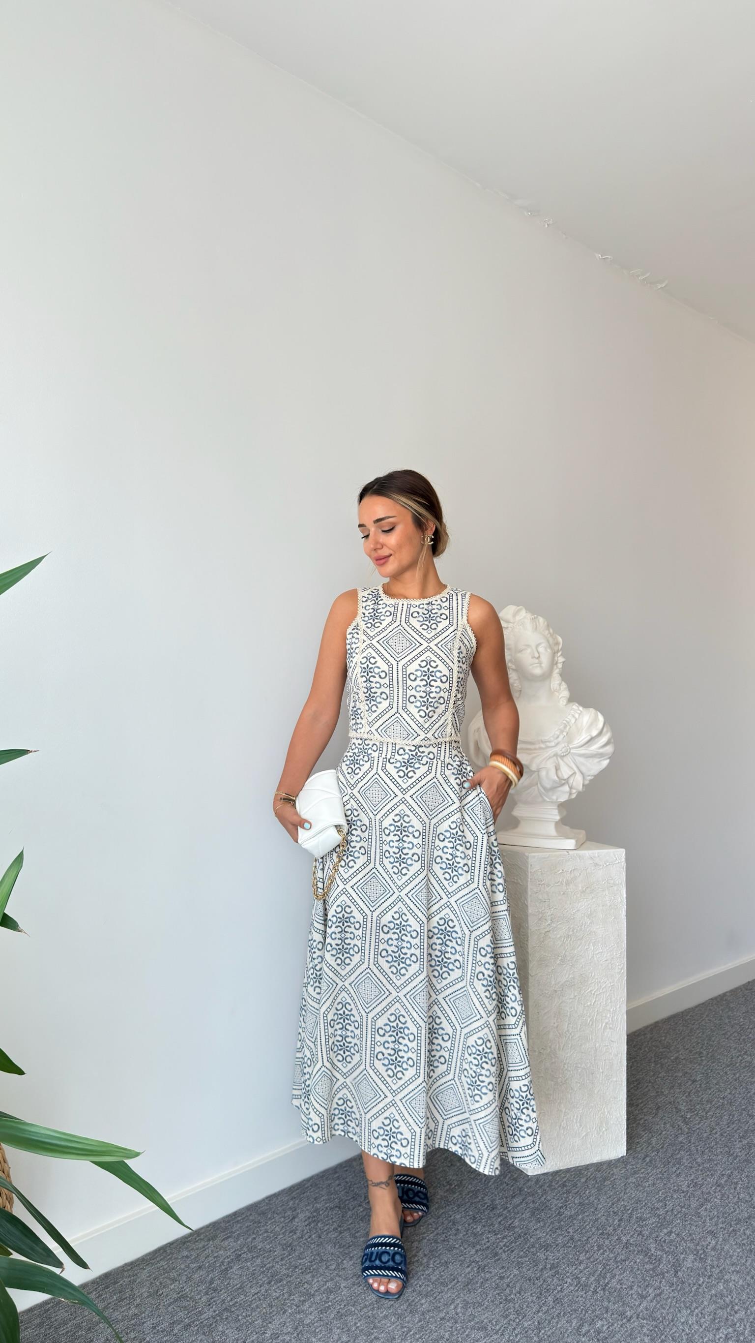 Lacivert Keten Üzeri Desenli Etekli Takım